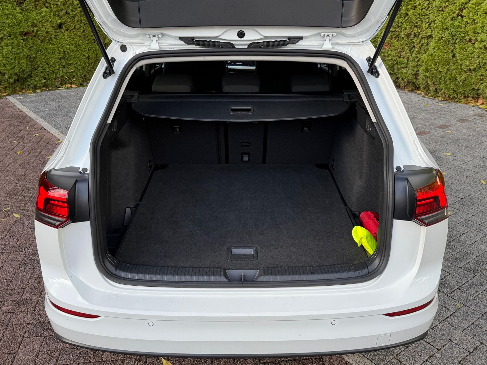 Fahrzeugabbildung Volkswagen Golf Variant 1.5 TSI Life LED+NAV+SHZ+PARK+VIRTU