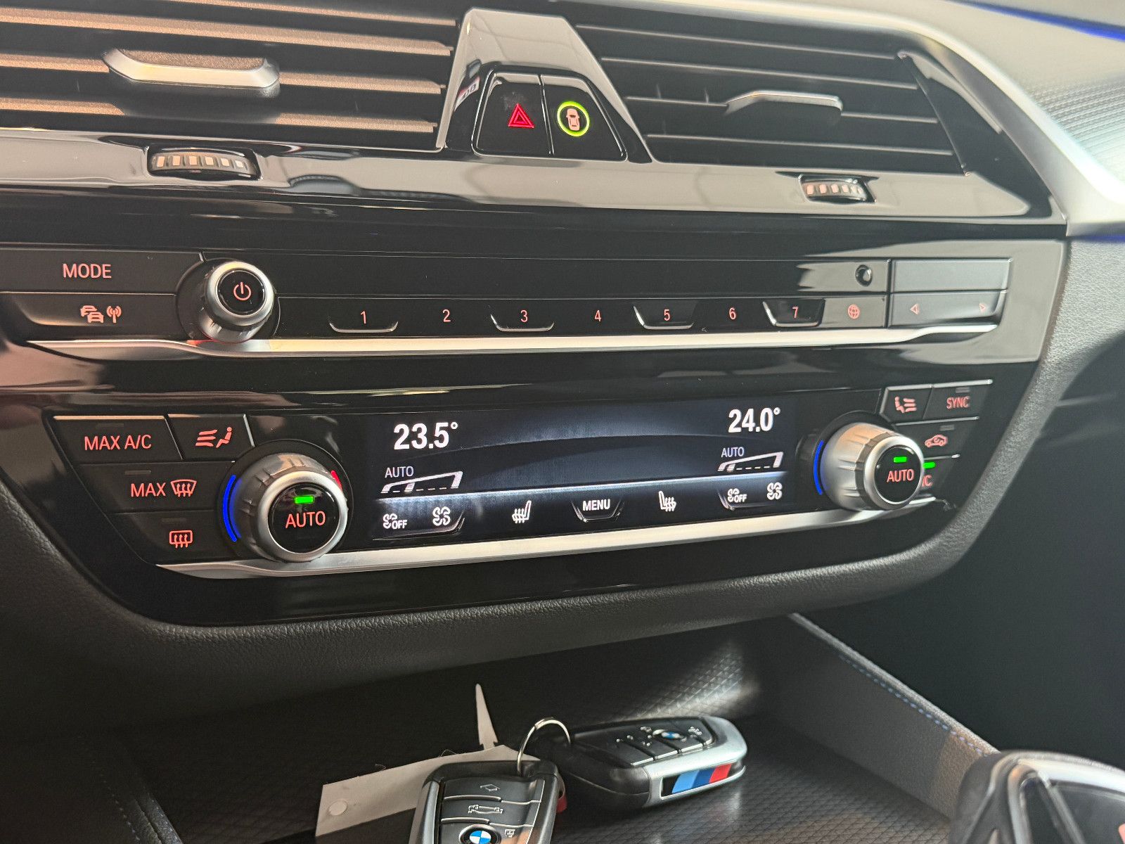 Fahrzeugabbildung BMW 530 d XDriveM Sport/M-PAKET/HARMAN-KARDON/AMBIE