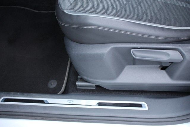 Tiguan R-Line eHybrid Black-Style AHK Kamera