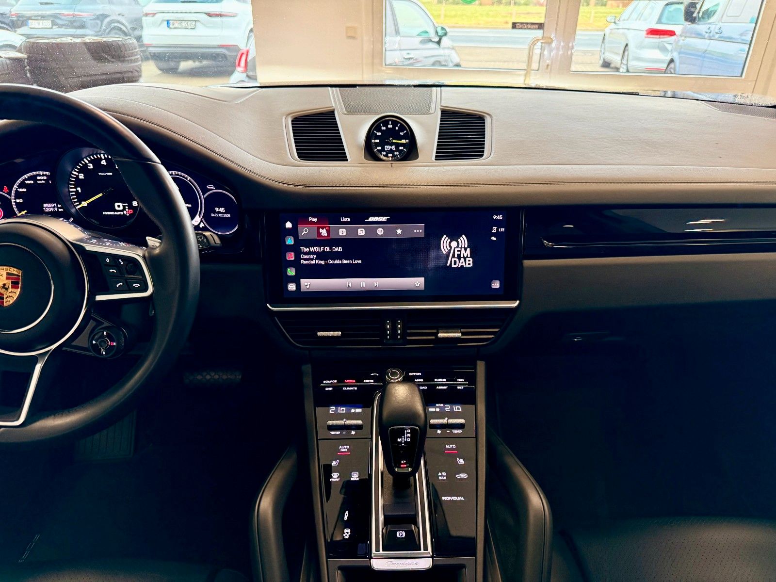 Fahrzeugabbildung Porsche Cayenne E-Hybrid Luftfederung, Panorama, HeadUP
