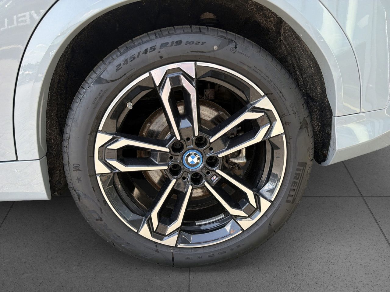 BMW iX2 - Bild 20