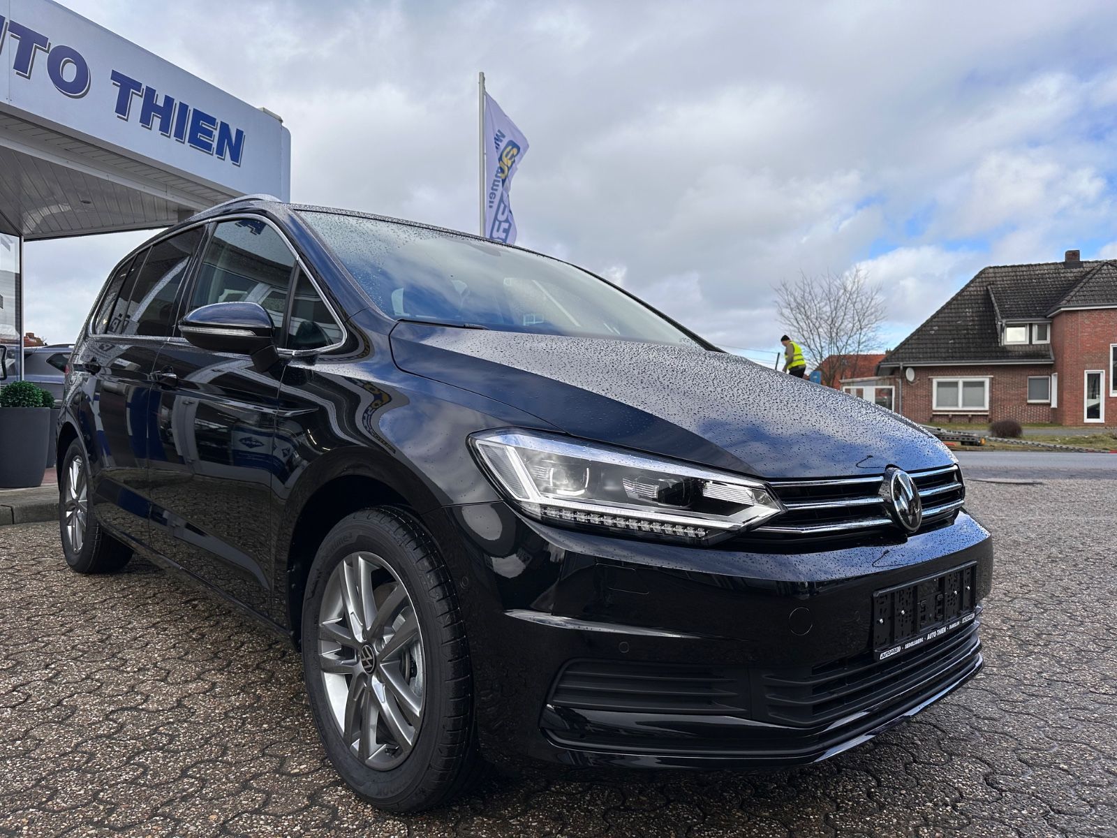 Fahrzeugabbildung Volkswagen Touran Comfortline 1.5 TSI DSG AHK/LED/Navi/SHZG