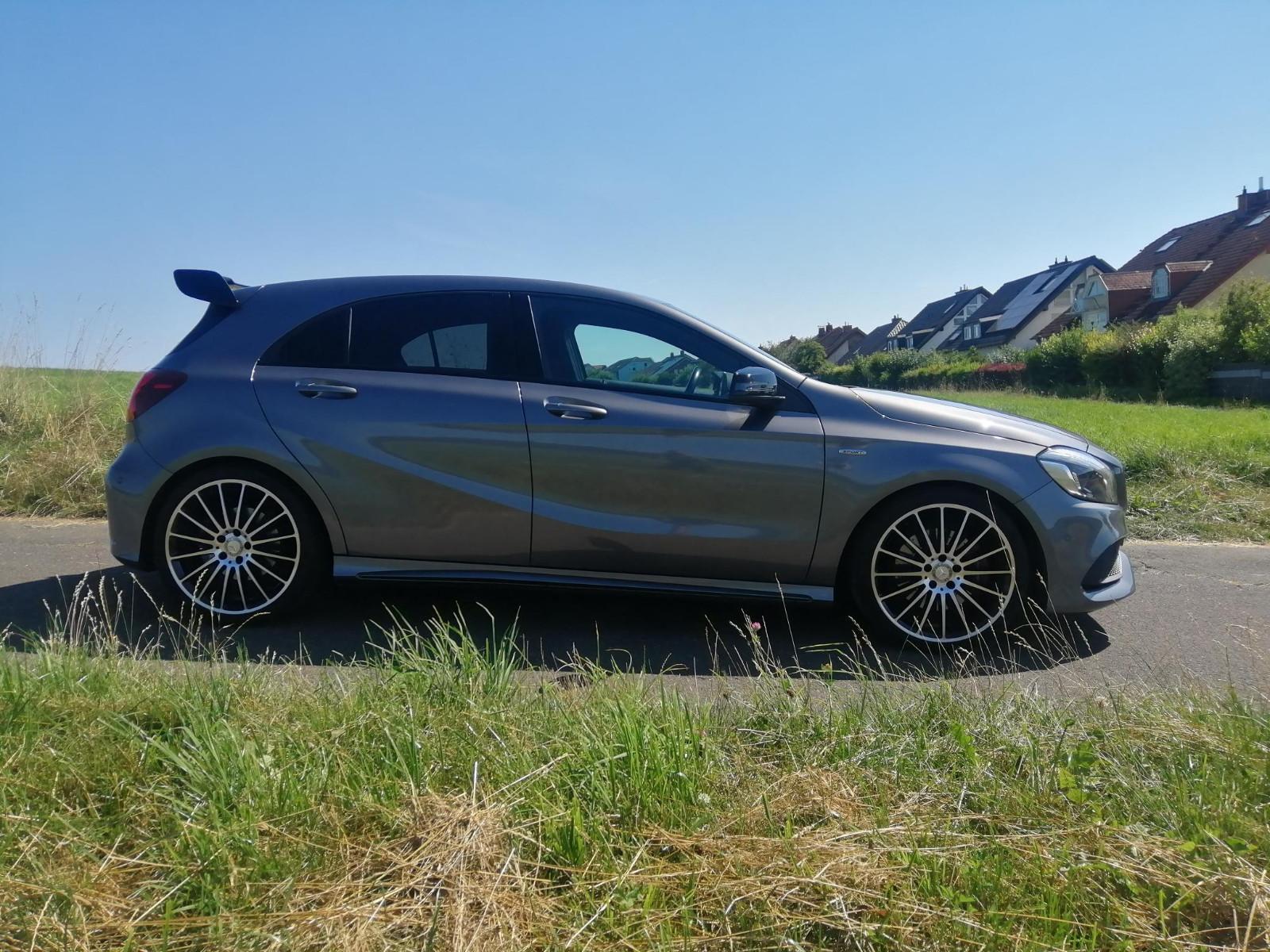 Mercedes-Benz A 250 Sport AMG Spoiler 19" Felgen