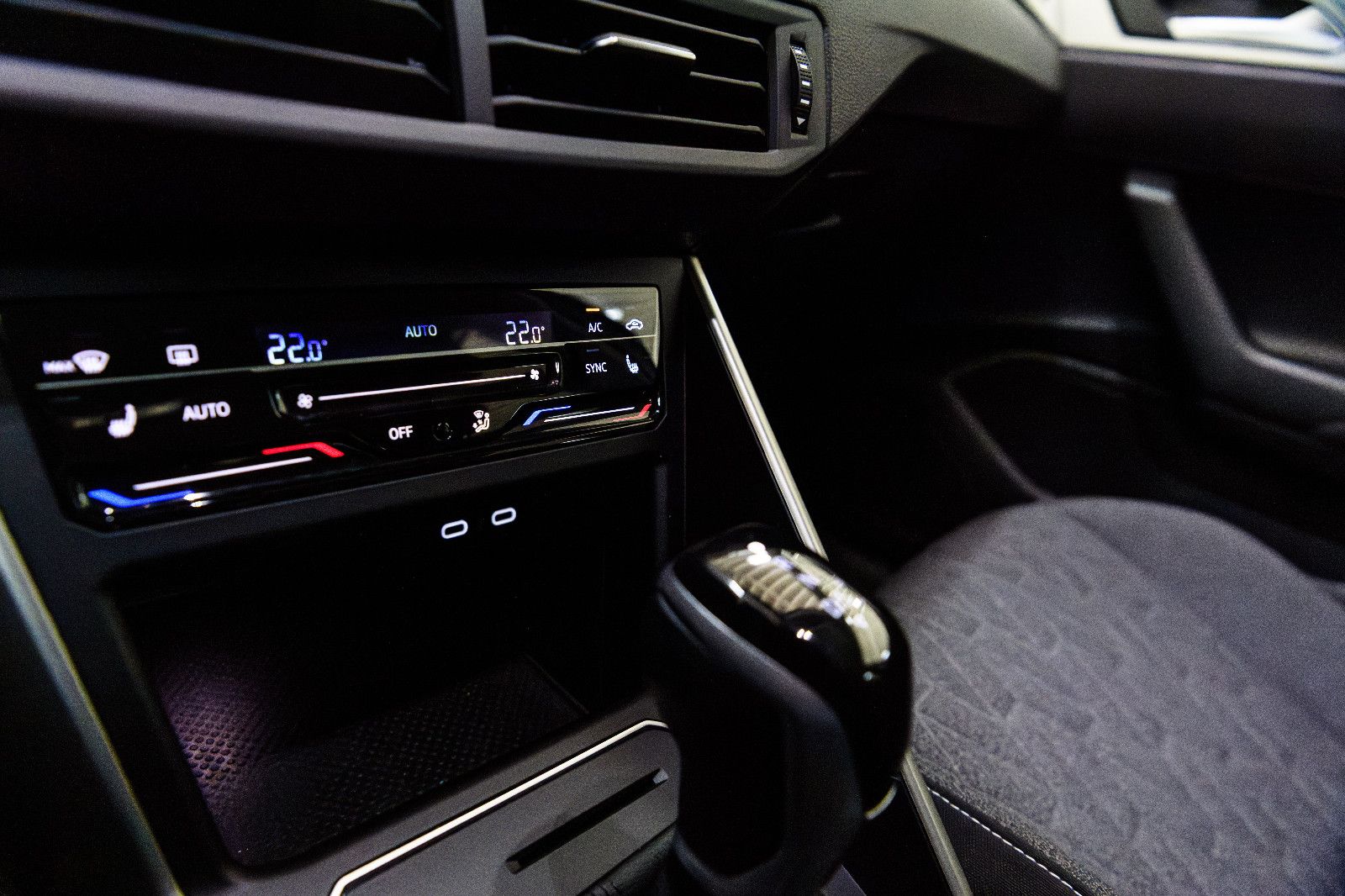 Fahrzeugabbildung Volkswagen Polo VI Move 1.0 TSI DSG LED+SHZ+PDC+APP