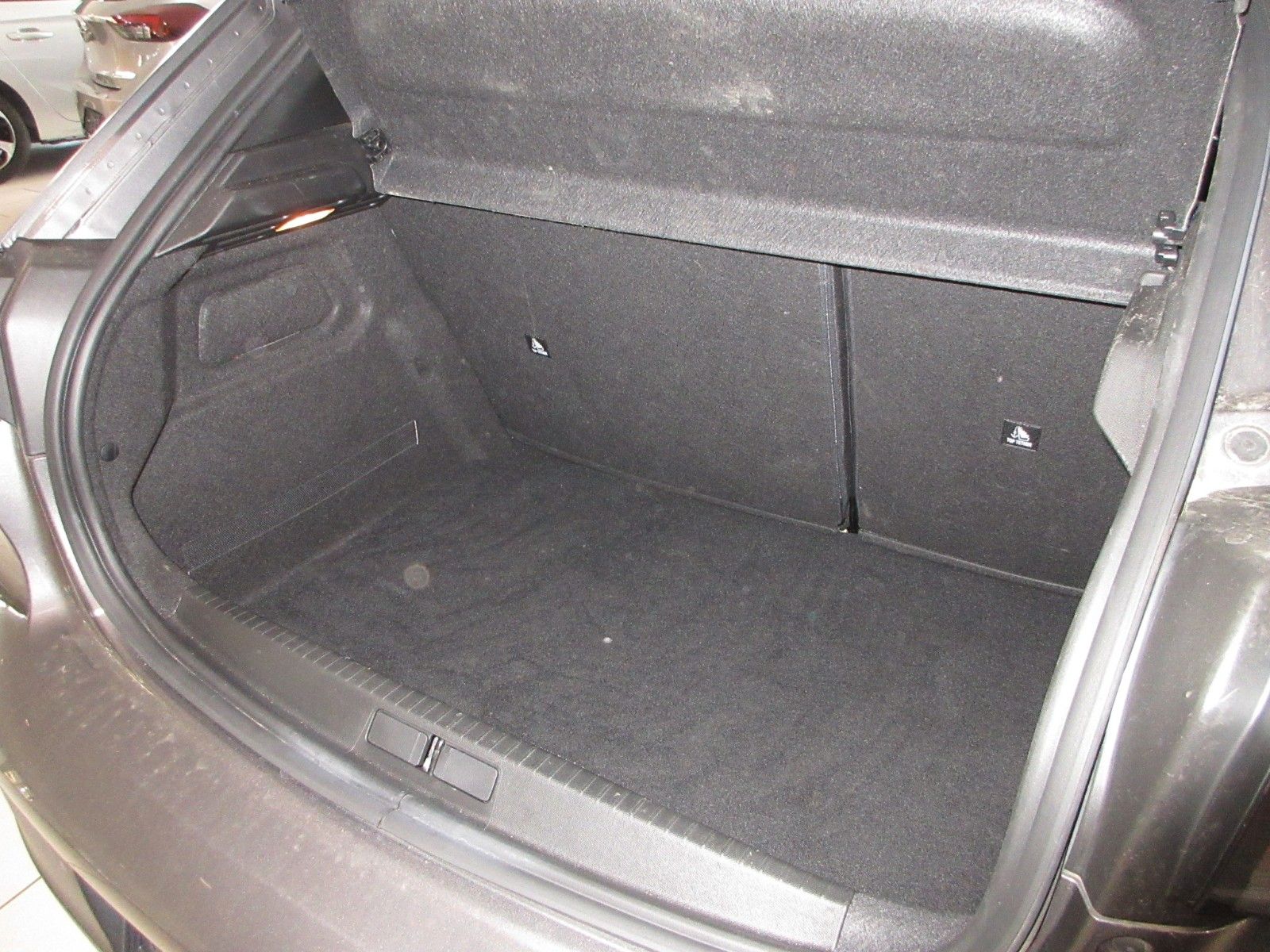 Fahrzeugabbildung Peugeot 208 Active Pack 1.2T LED/NAVI/PDC/TEMPOMAT