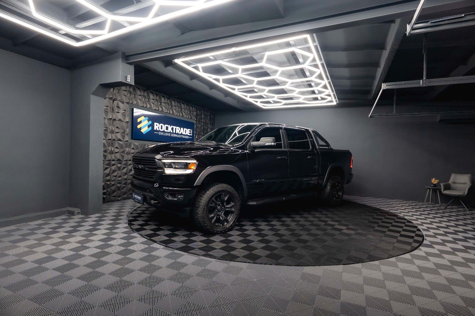 Fahrzeugabbildung Dodge RAM 5.7 V8 HEMI 4x4 Built to Serve AXLE LOCK 19%