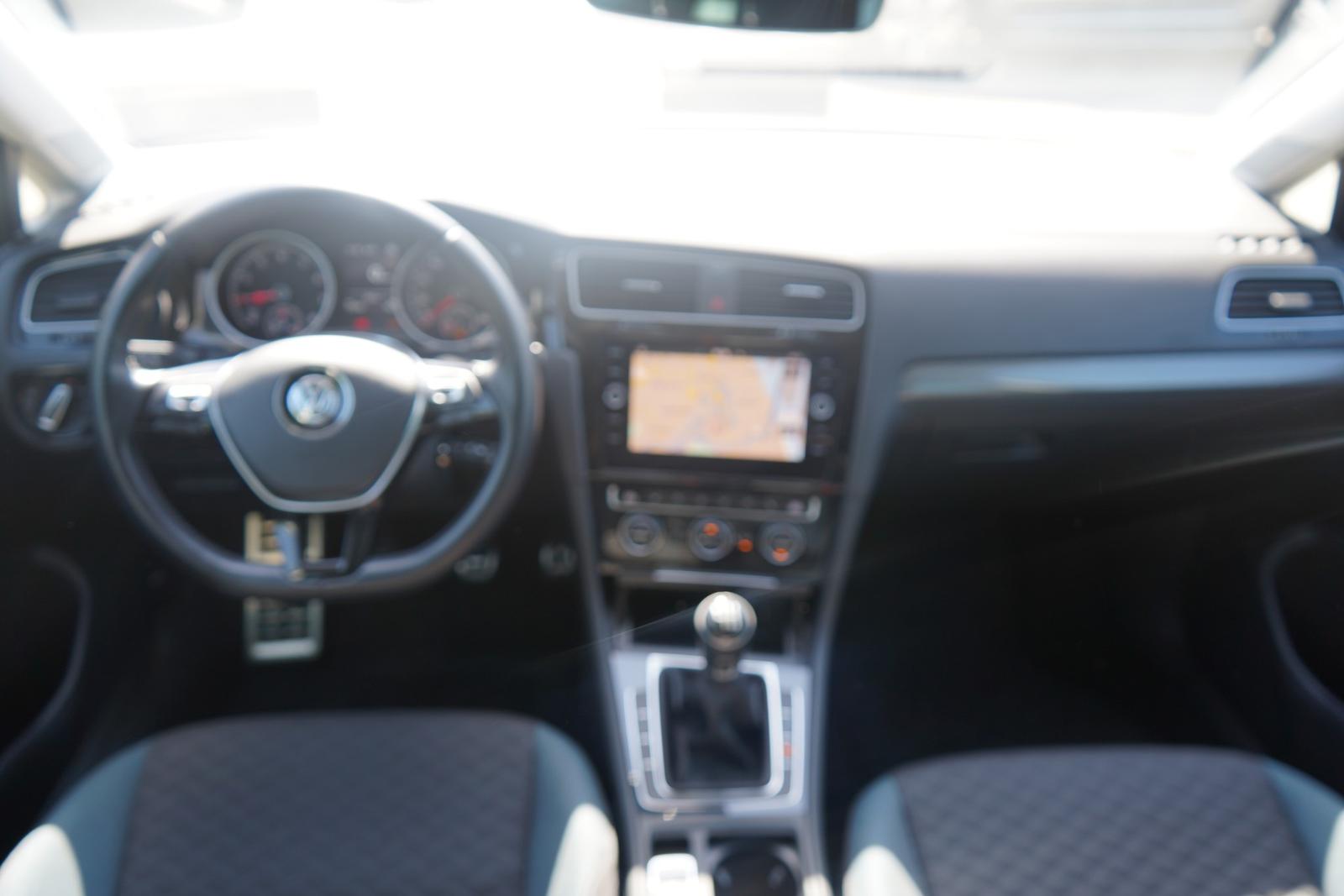 Volkswagen Golf VII 1.5 TSI IQ.DRIVE Navi ACC Kamera PDC