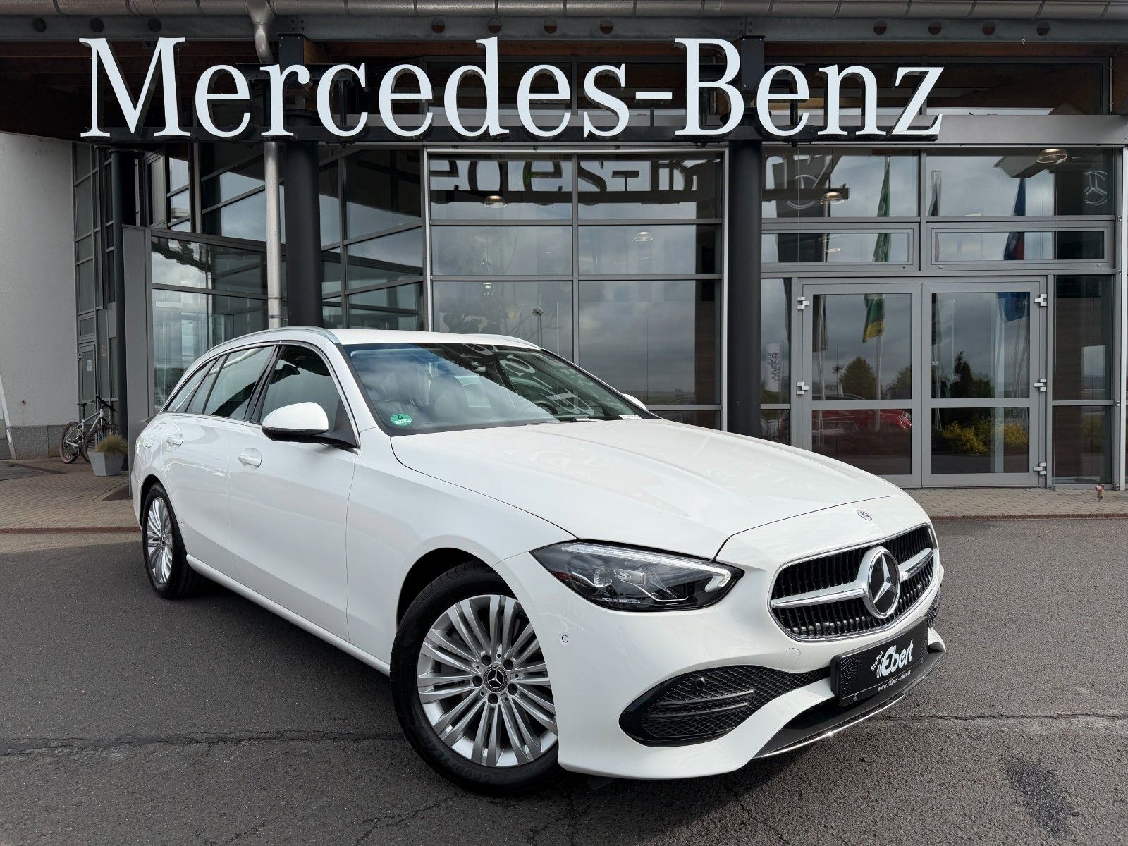 Fahrzeugabbildung Mercedes-Benz C 200 T Avantgarde+RKamera+AHK+AmbientePrem+