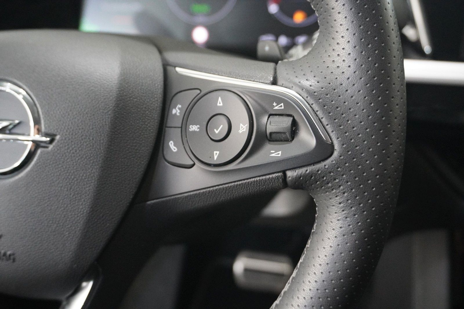 Fahrzeugabbildung Opel Grandland (X) 1.6T GSe 4HYBRID NAVI/LED/KAMERA