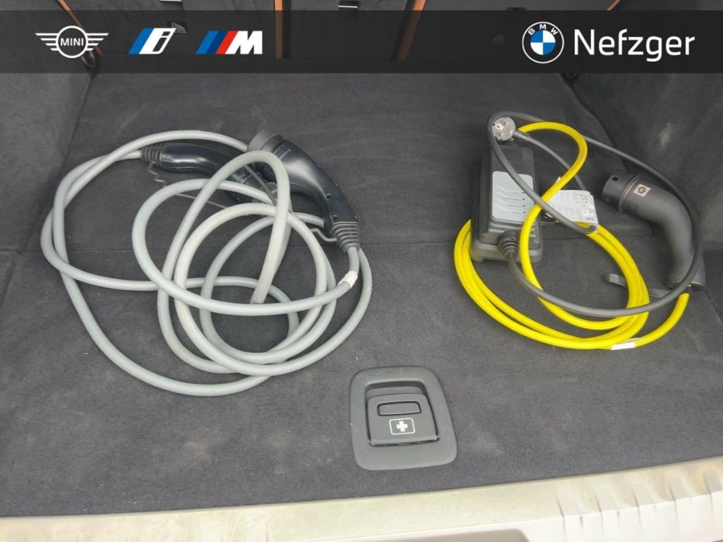 BMW 320 e xDrive Touring Navi Pano HiFi RFK Sportsit foto 14