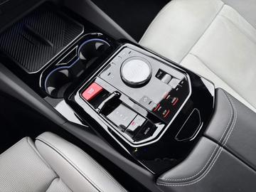2025 BMW M5 — миниатюра 12