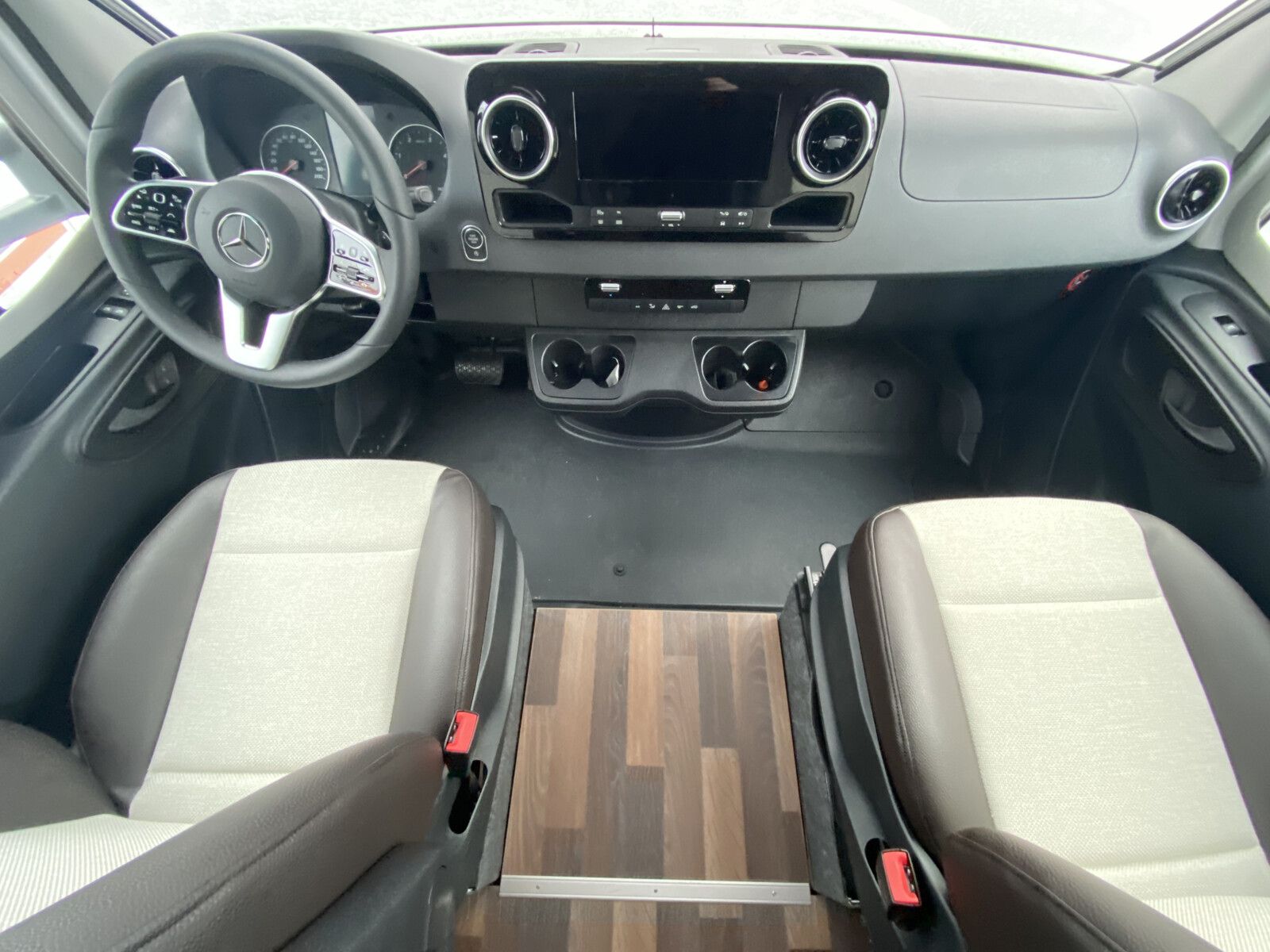 Fahrzeugabbildung Weinsberg CaraCompact MB EDITION PEPPER 640 MEG AT, MBUX