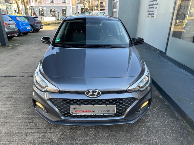 Fahrzeugabbildung Hyundai i20 Automatik+Navi+Kamera+CarPlay+Allw.LM+AHK+BT
