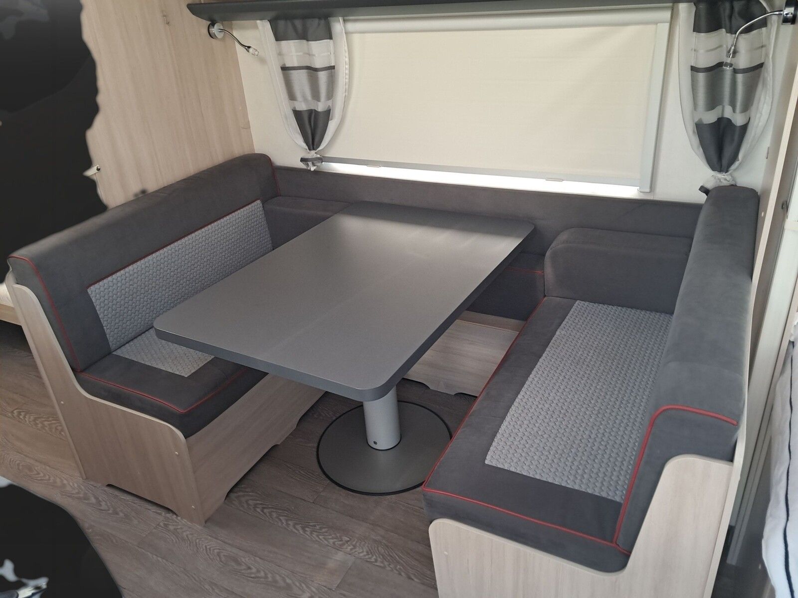 Fahrzeugabbildung Hobby De Luxe 545 KMF