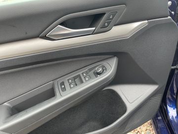 Fahrzeugabbildung Volkswagen Golf VIII Variant 2.0 TDI Life UNFALL!