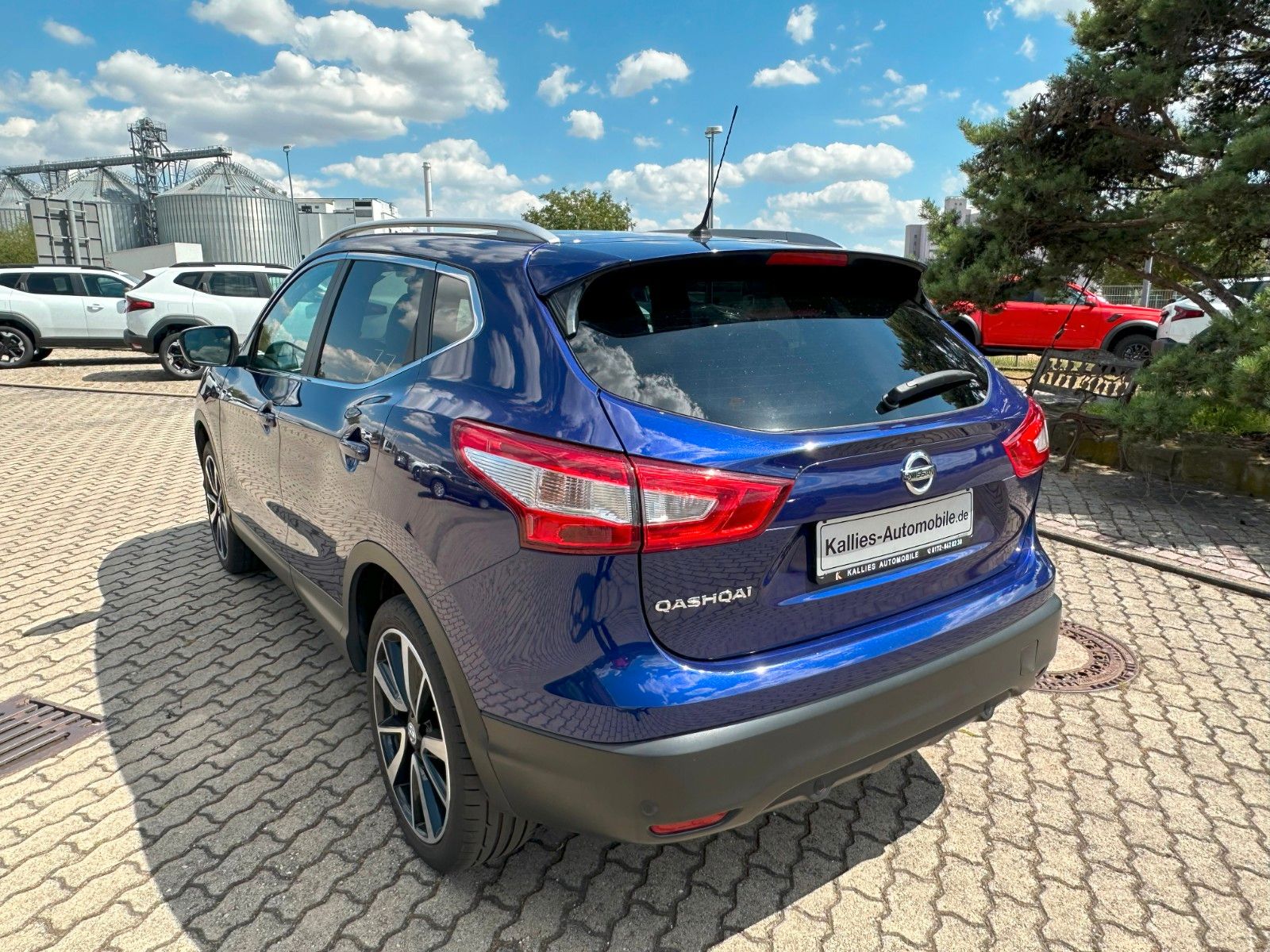 Fahrzeugabbildung Nissan Qashqai Tekna Panoramadach AHK