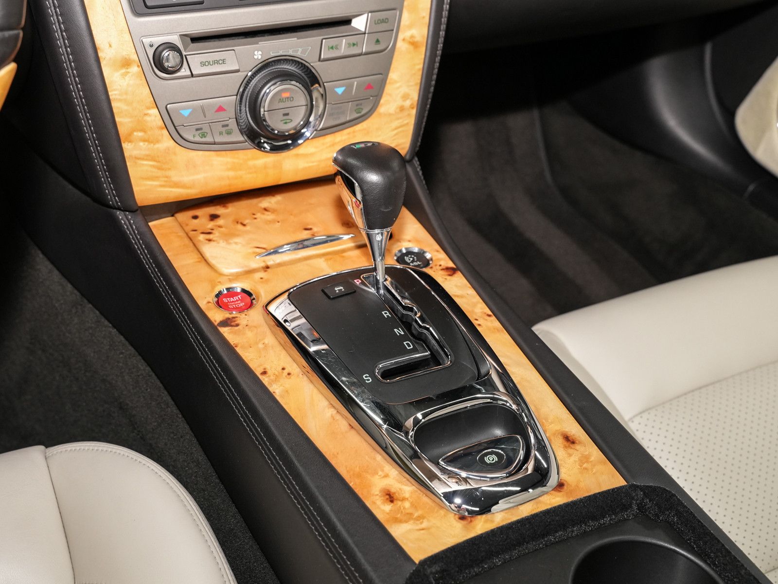 Fahrzeugabbildung Jaguar XKR Cabrio - CATS|20"|Bi-Xenon+aktiv.KL|ALPINE