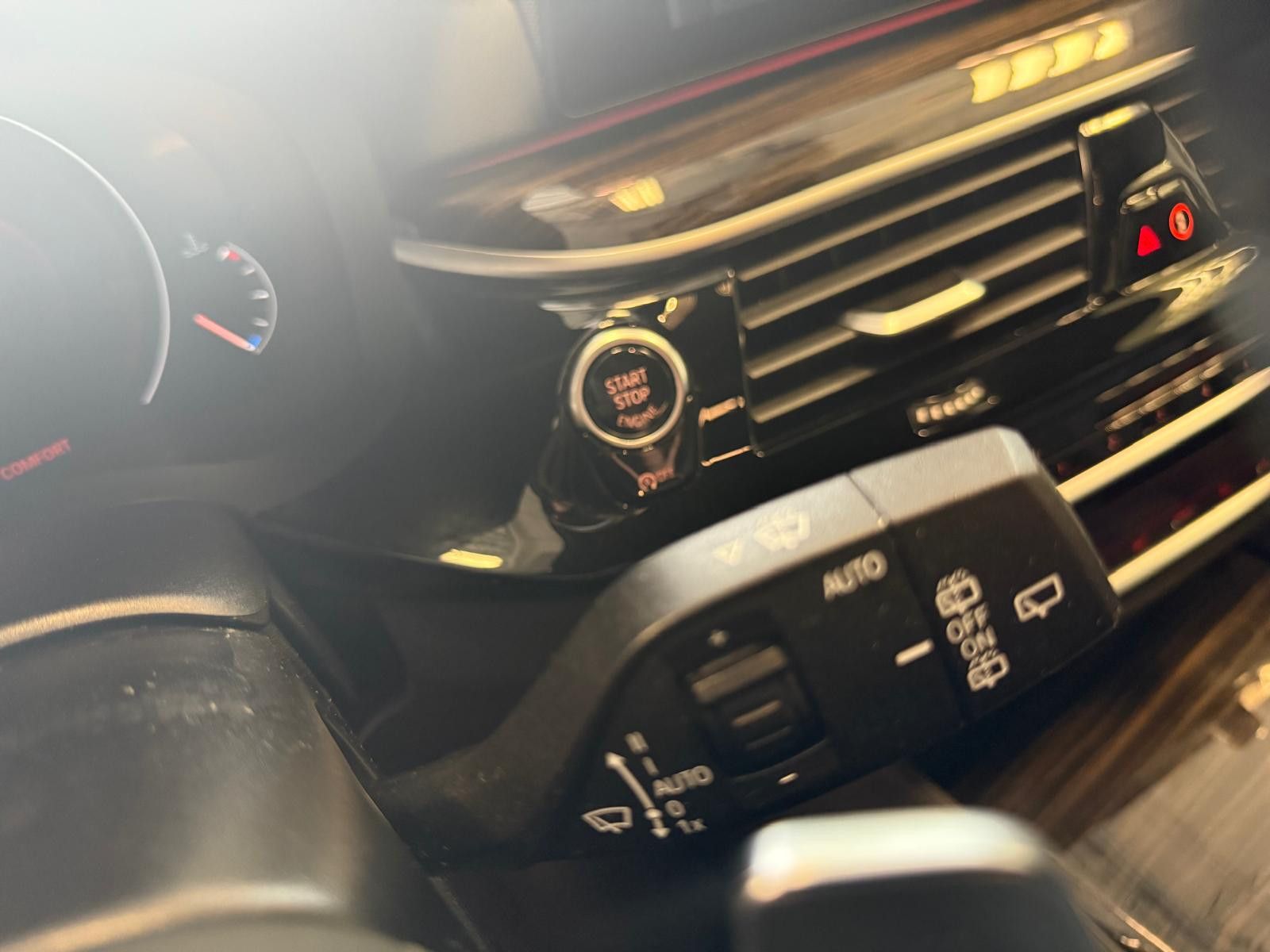Fahrzeugabbildung BMW 540i Touring xDrive M /1.HAND/ SCHECKHEFT