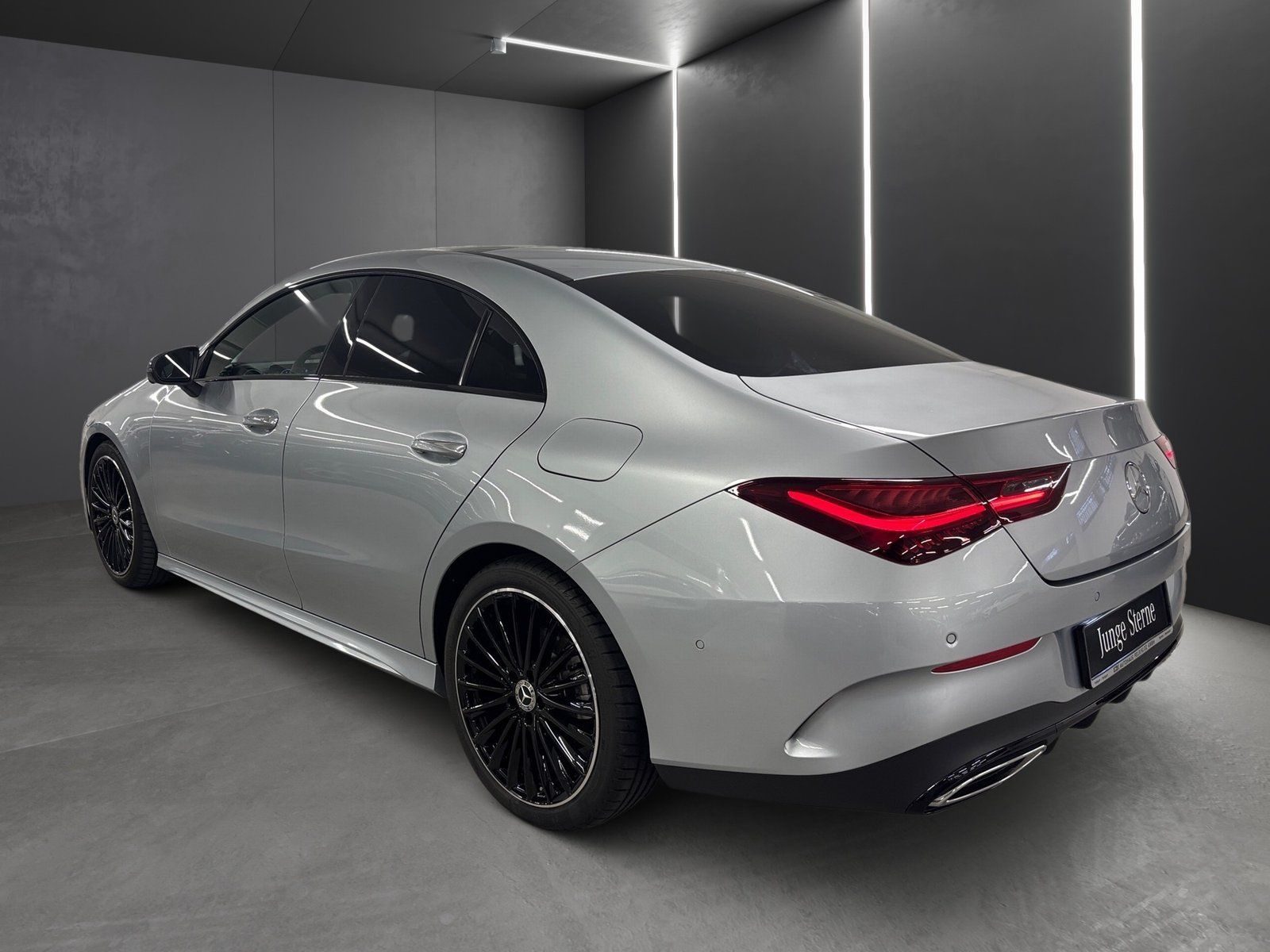 Fahrzeugabbildung Mercedes-Benz CLA 200 AMG PLUS*STDHZG*Pano*HUD*360°*Multibeam*