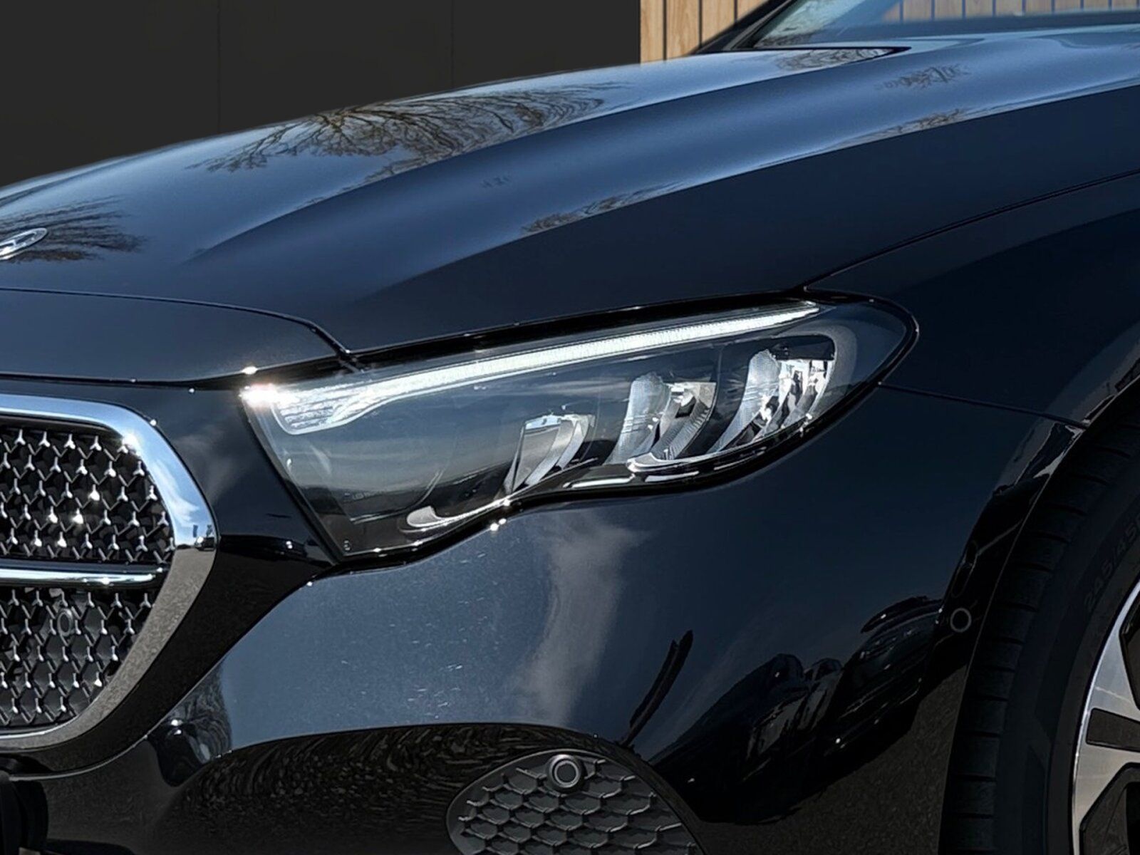 Mercedes-Benz E 300 de AVANTGARDE RFK SHZ DISTR LED CARPLAY foto 5