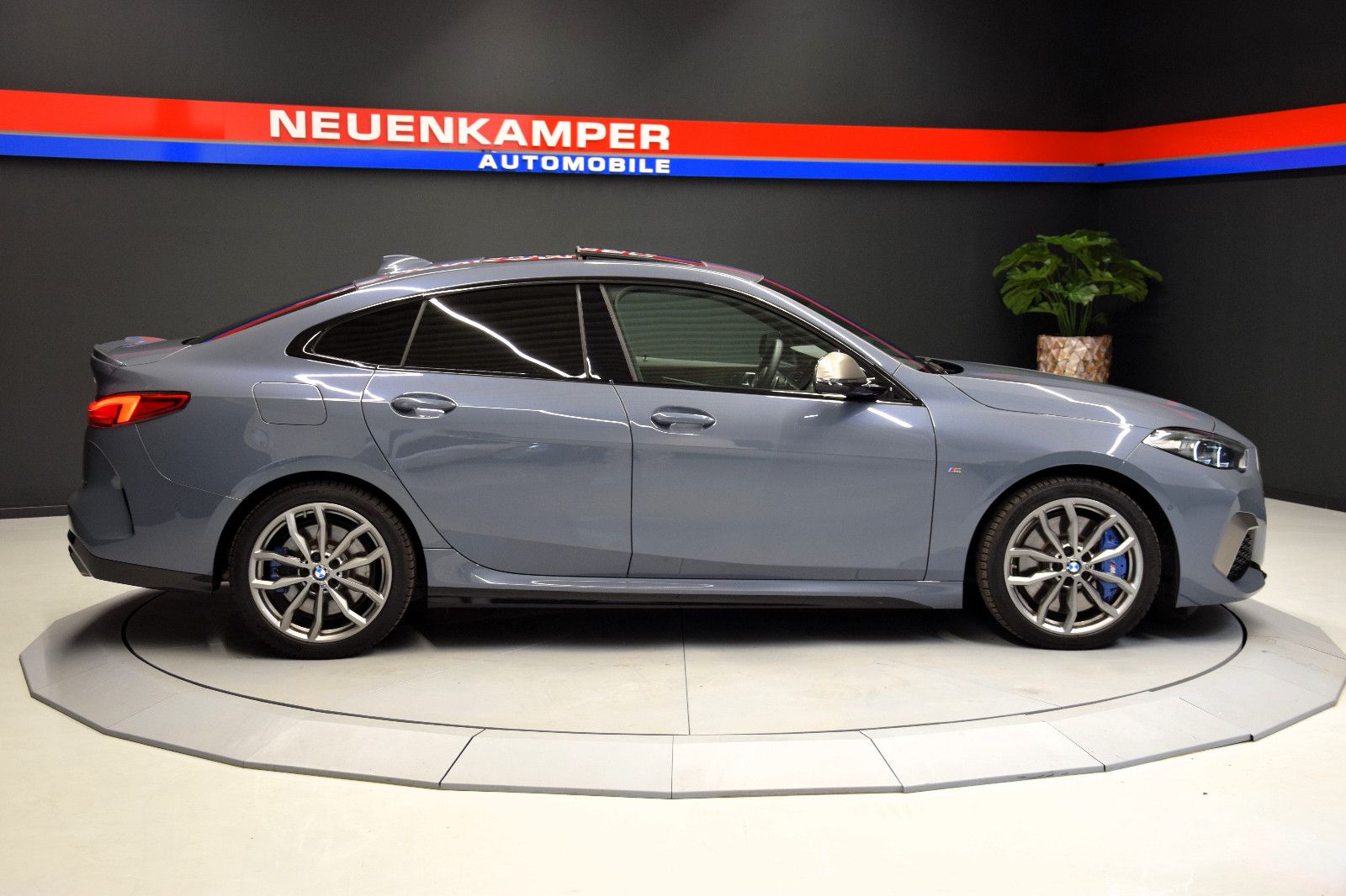 Fahrzeugabbildung BMW M235 i xDrive Gran Coupe Pano LED Memory ACC