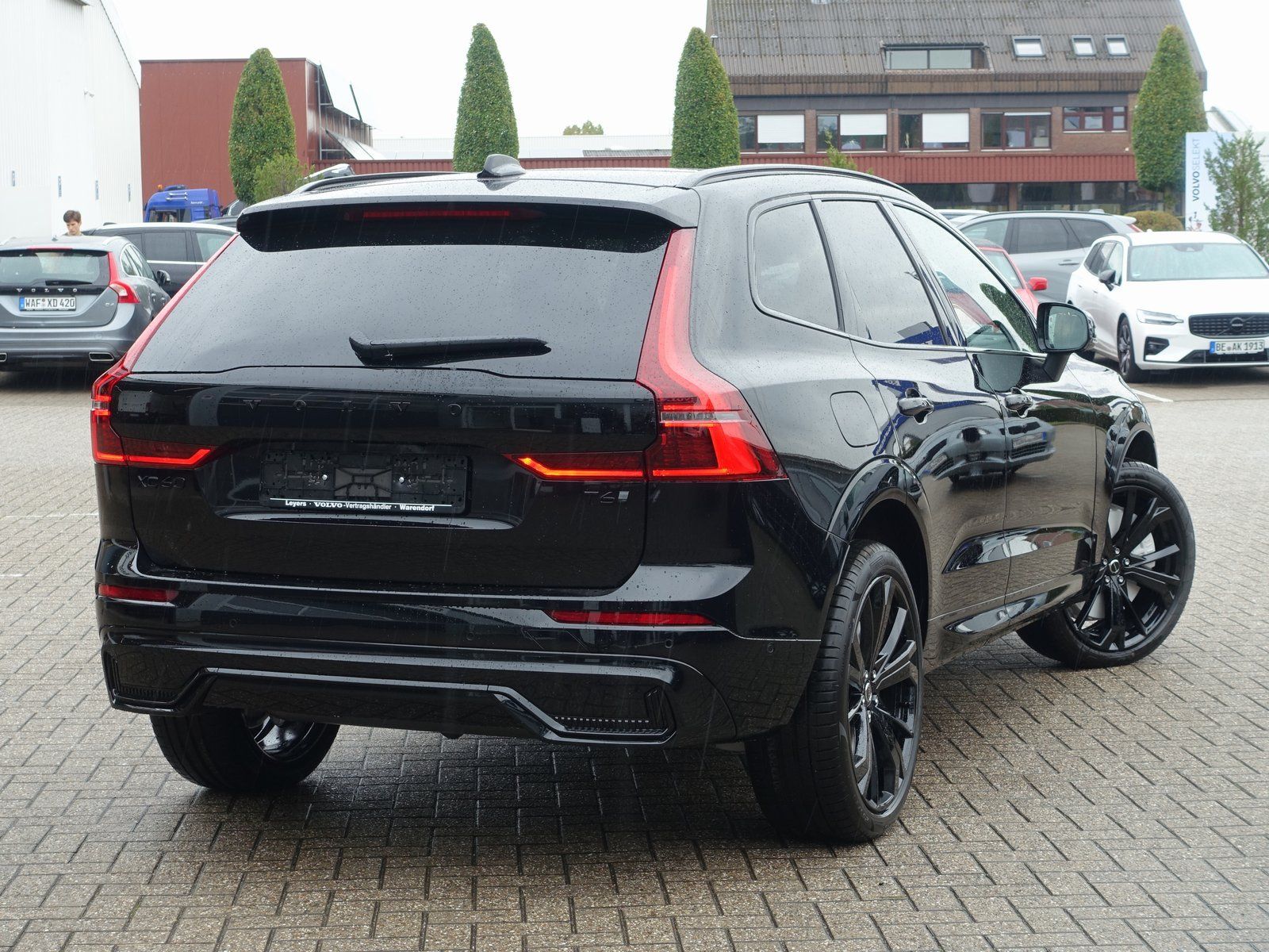 Volvo XC60 Black Edition T6 AWD Plug-in/H&K/Pano/AHK imagem 2