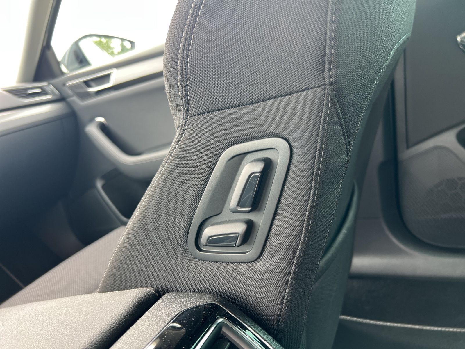 Fahrzeugabbildung SKODA Superb Combi Style iV Matrix Navi ACC DCC RFK