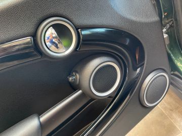 MINI Cooper *SHZ*PDC*NAVI*TEMPOMAT*LEDER*