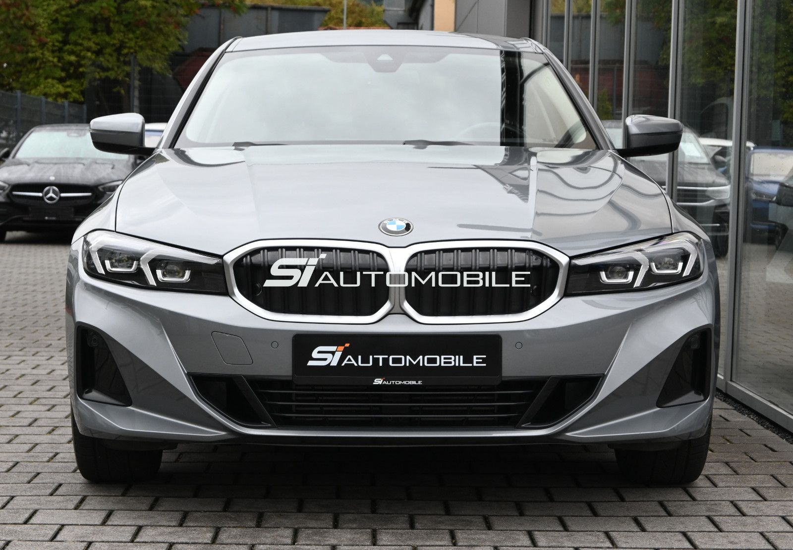 Fahrzeugabbildung BMW 330d xDrive °HEAD-UP°PRIVACY°STANDHEIZUNG°8FACH