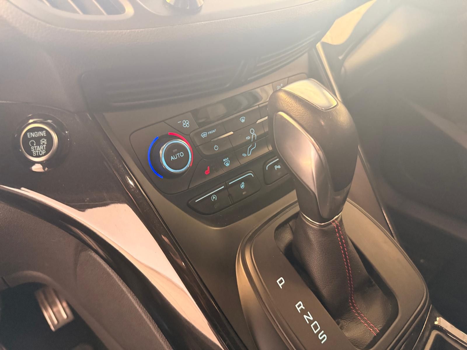 Fahrzeugabbildung Ford Kuga ST-Line / NAVI/ KLIMA/AHK/ALLRAD