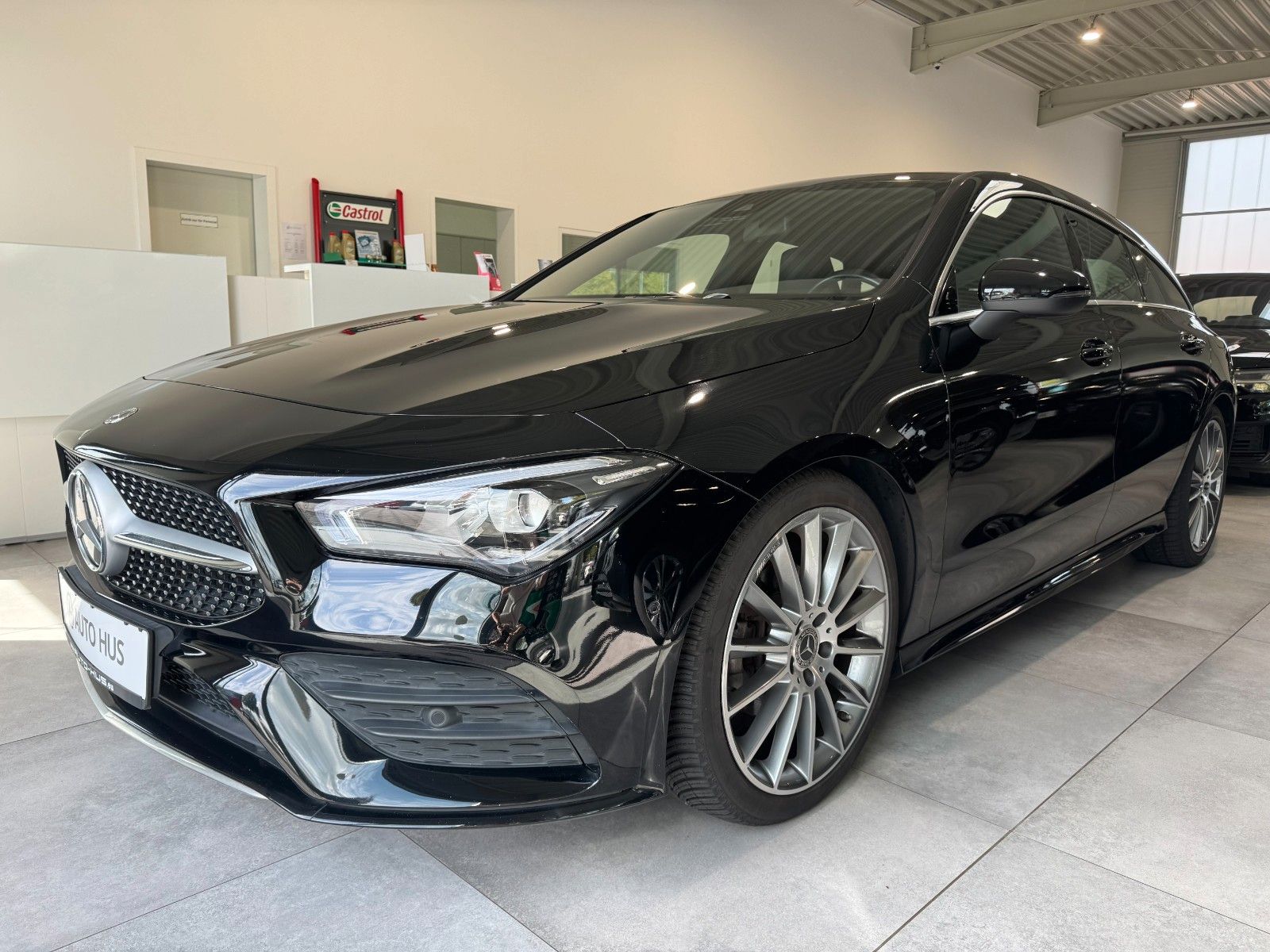 Mercedes-Benz CLA 180 AMG-Line SHZ/NAVI/Kamera/Panorama/LED