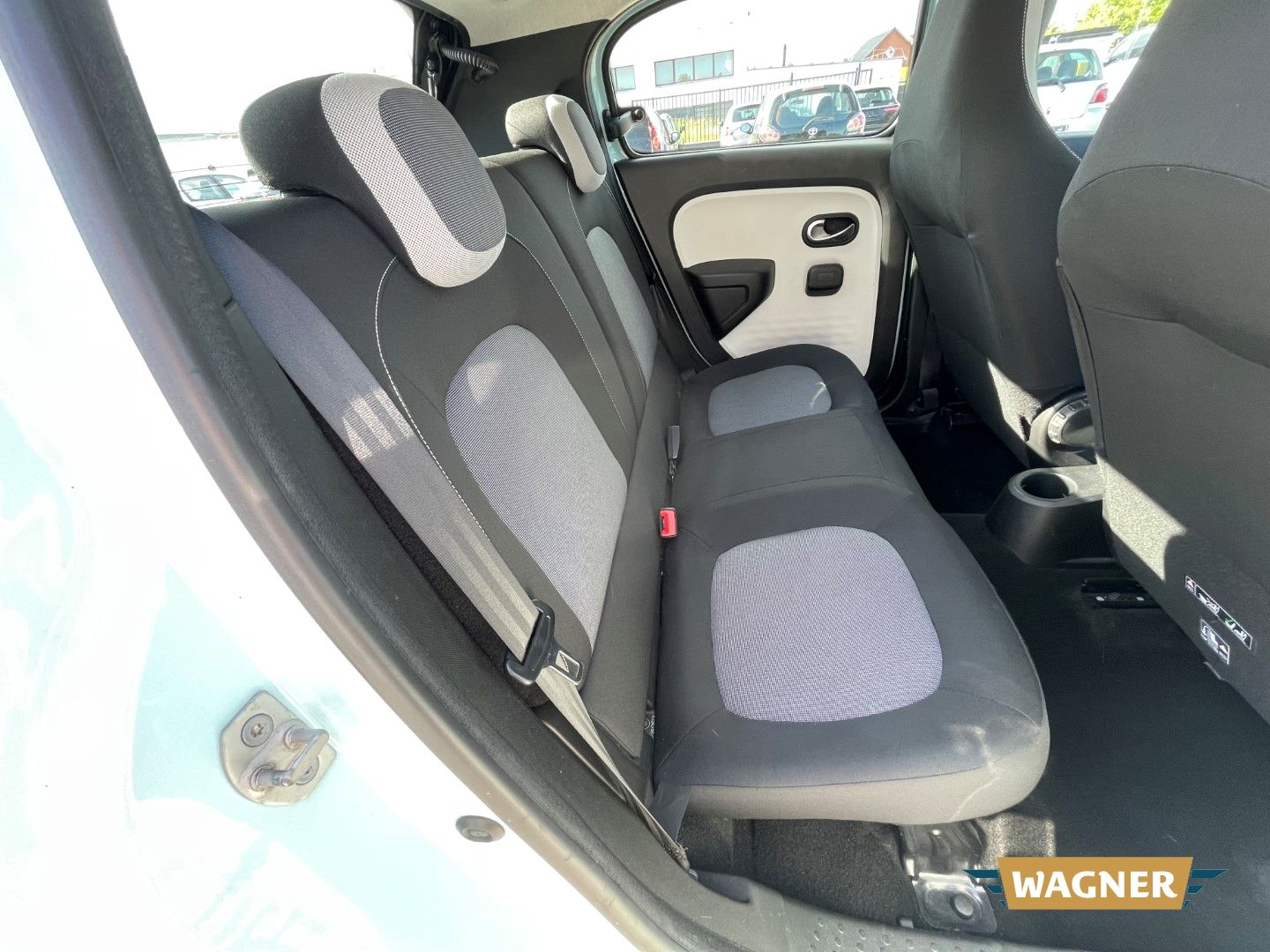 Fahrzeugabbildung Renault Twingo Dynamique leichter Frontschaden