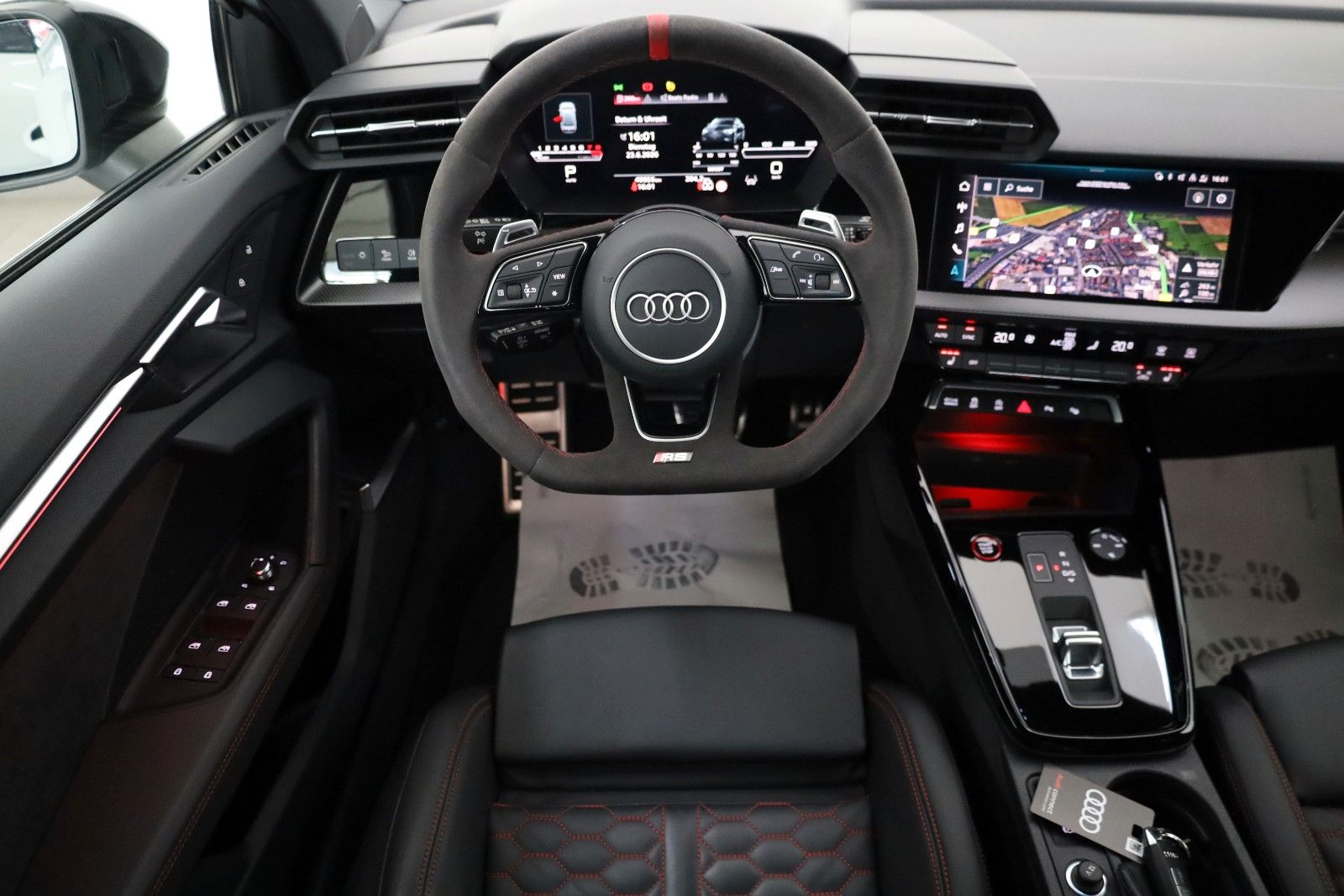 Fahrzeugabbildung Audi RS3 Lim. , RS-Designpaket, HUD,Panorama,Matrix