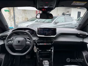 Peugeot 2008 - 8