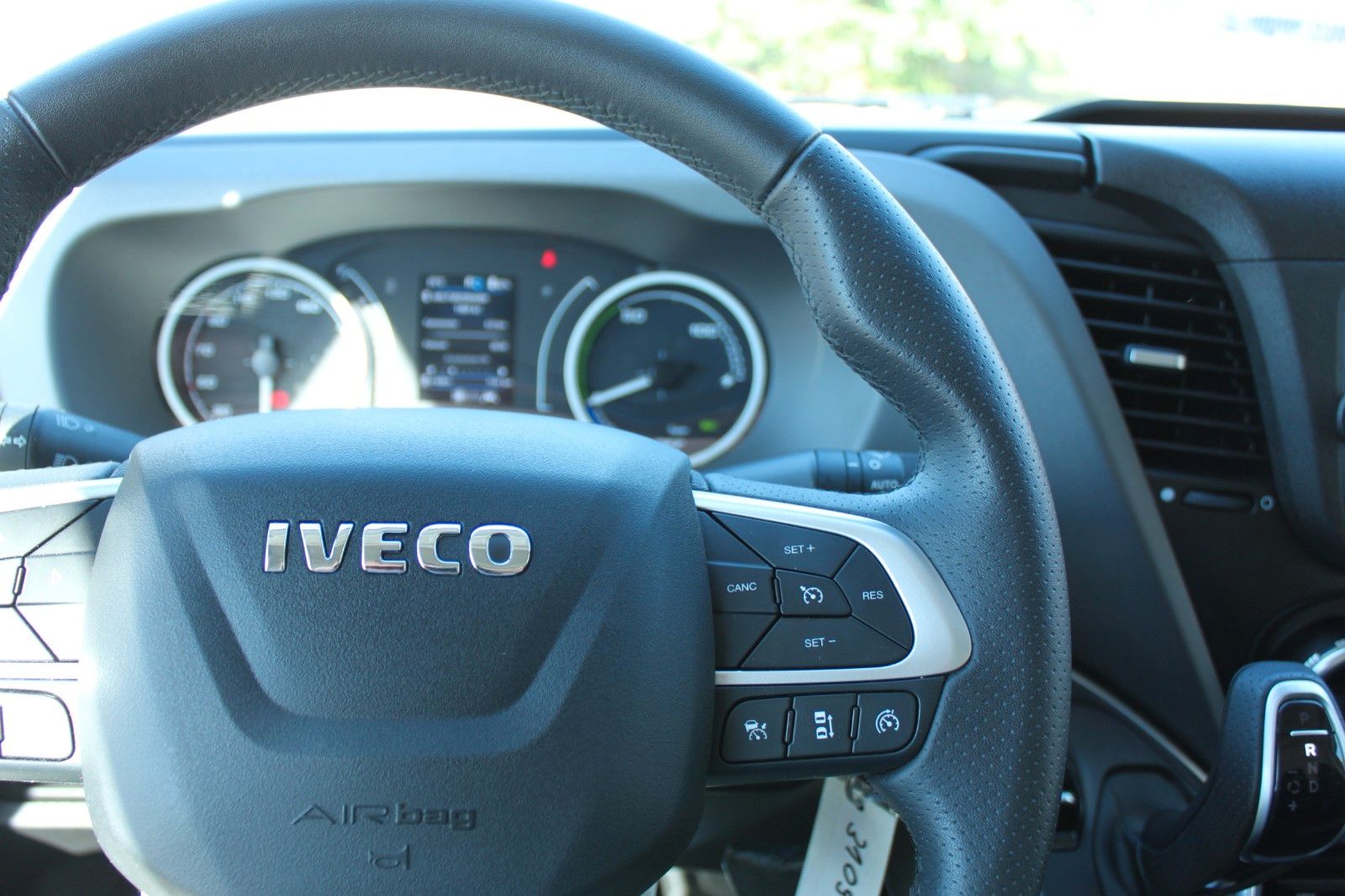 Fahrzeugabbildung Iveco E Daily 38S14E V / 2 Batterien / 74 kWh