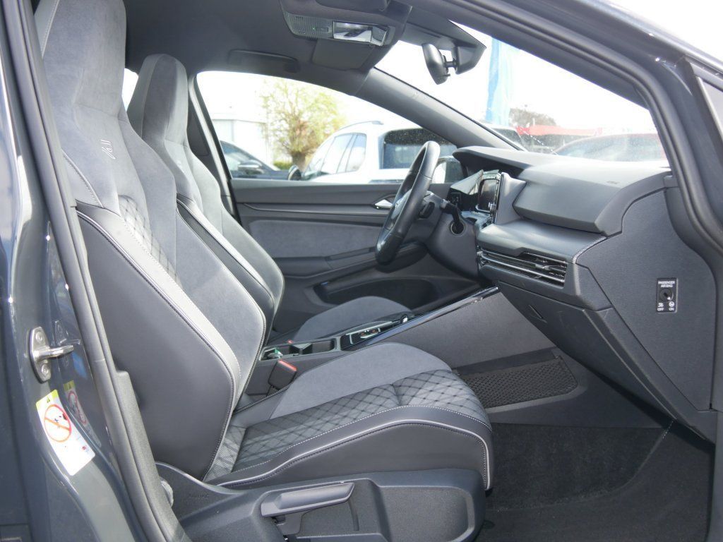 Volkswagen Golf VIII 1.5 eTSI DSG R-Line DigCockpit PDC LED foto 4