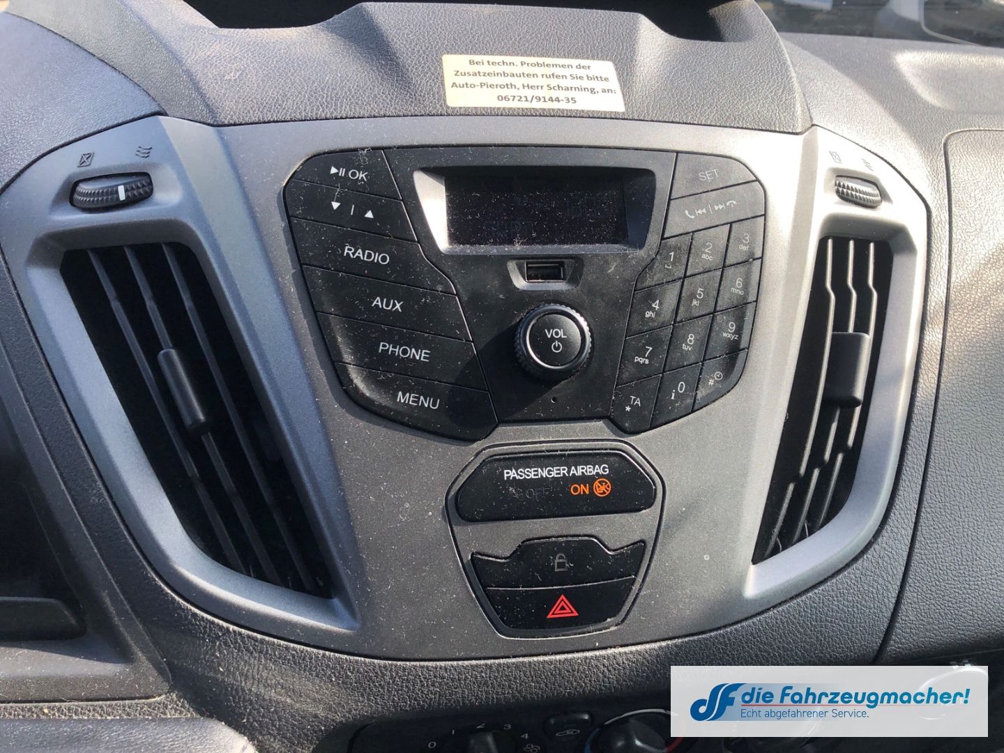 Fahrzeugabbildung Ford Transit Custom Kombi 300 L1 2.2 TDCi *2311