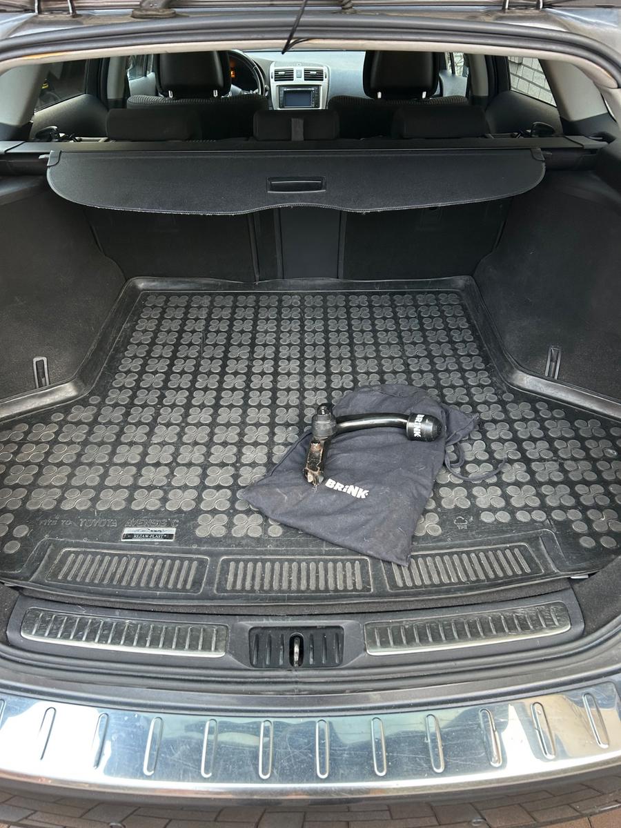 Toyota Avensis 2011 — photo 11