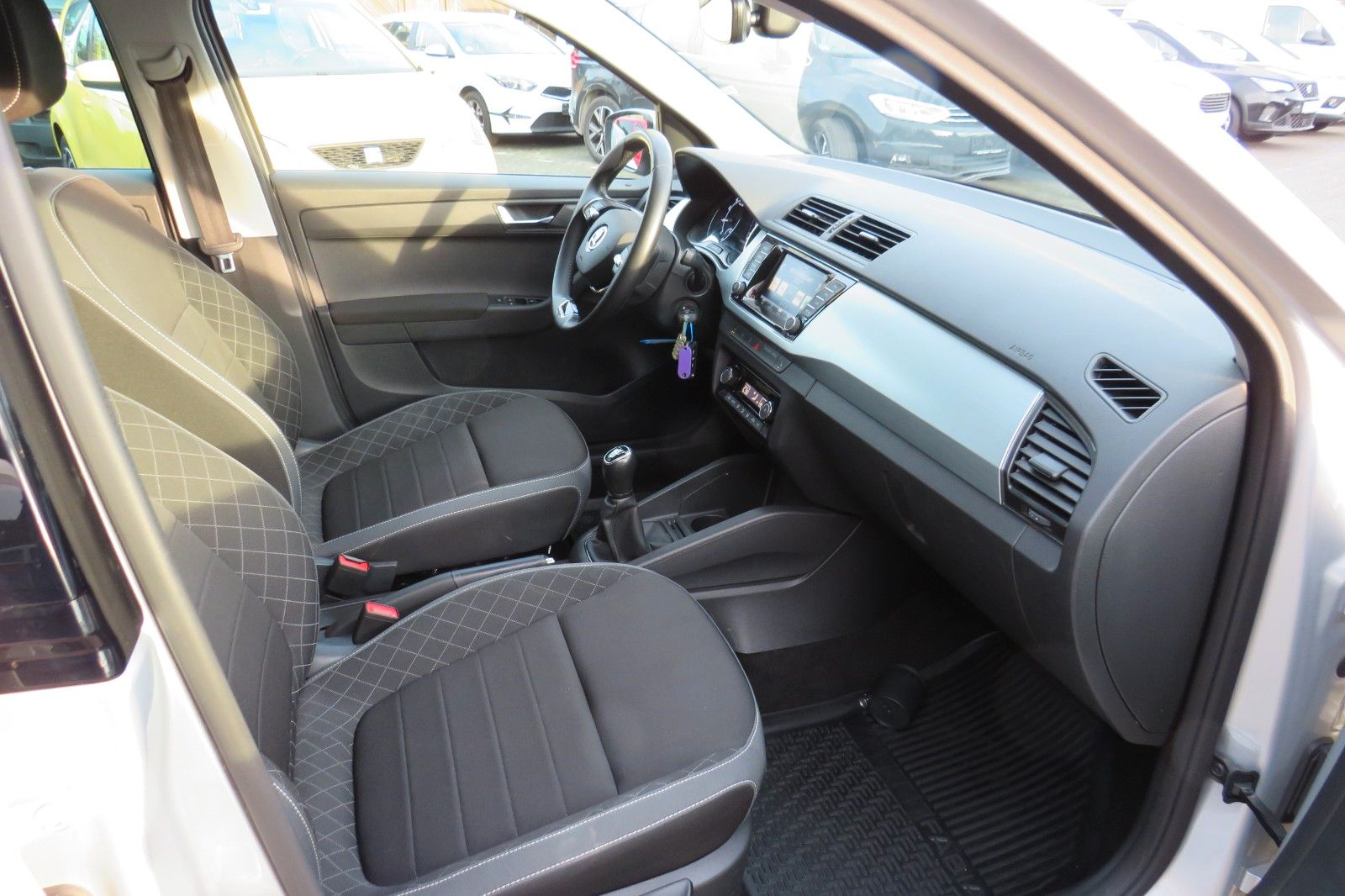 Fahrzeugabbildung SKODA Fabia Combi Ambition KLIMA SITZH. GRA PDC APP-C.