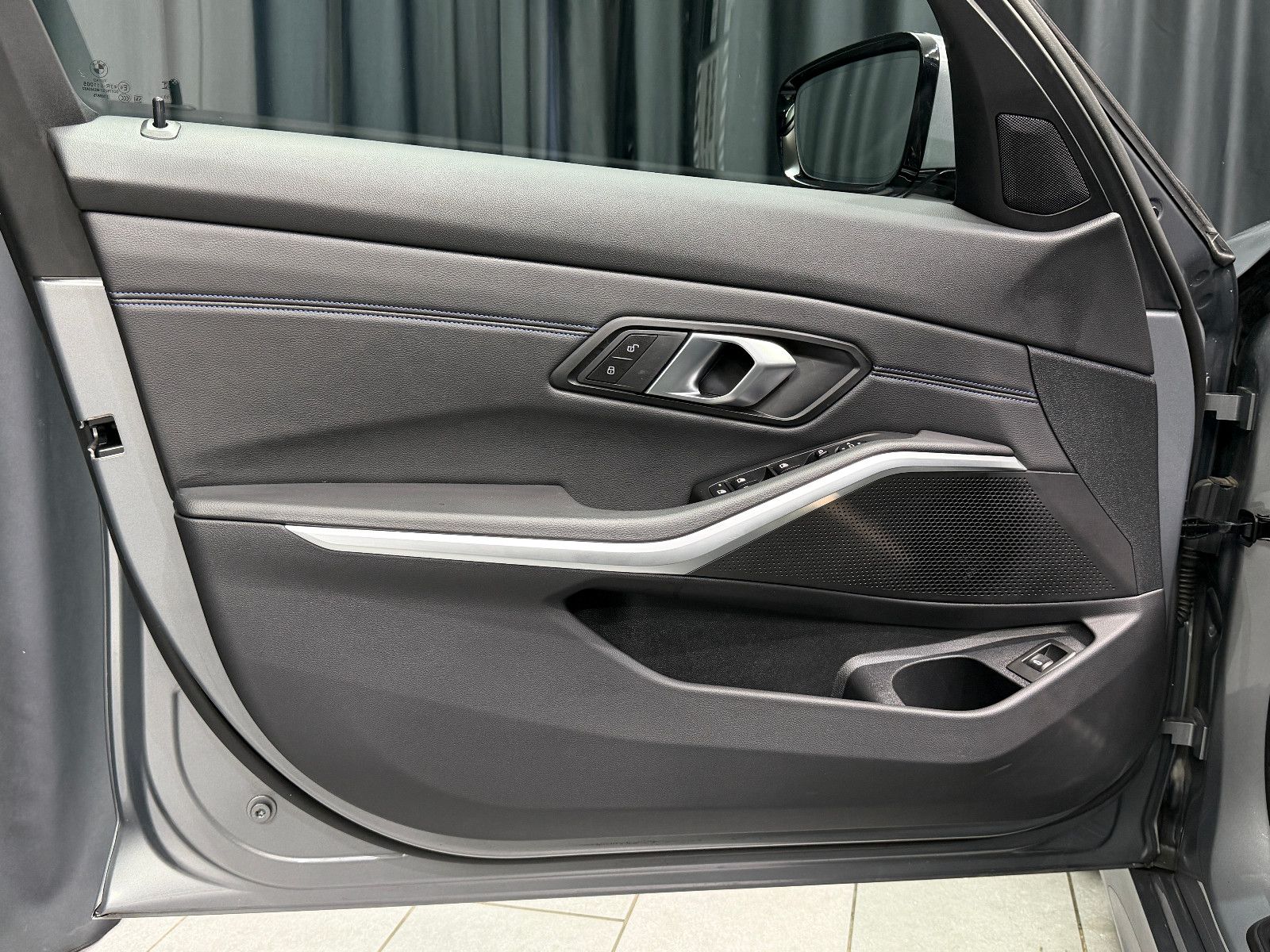 Fahrzeugabbildung BMW 330i Touring M Sport|HIFI|WIDESCREEN|KAMERA|NAV