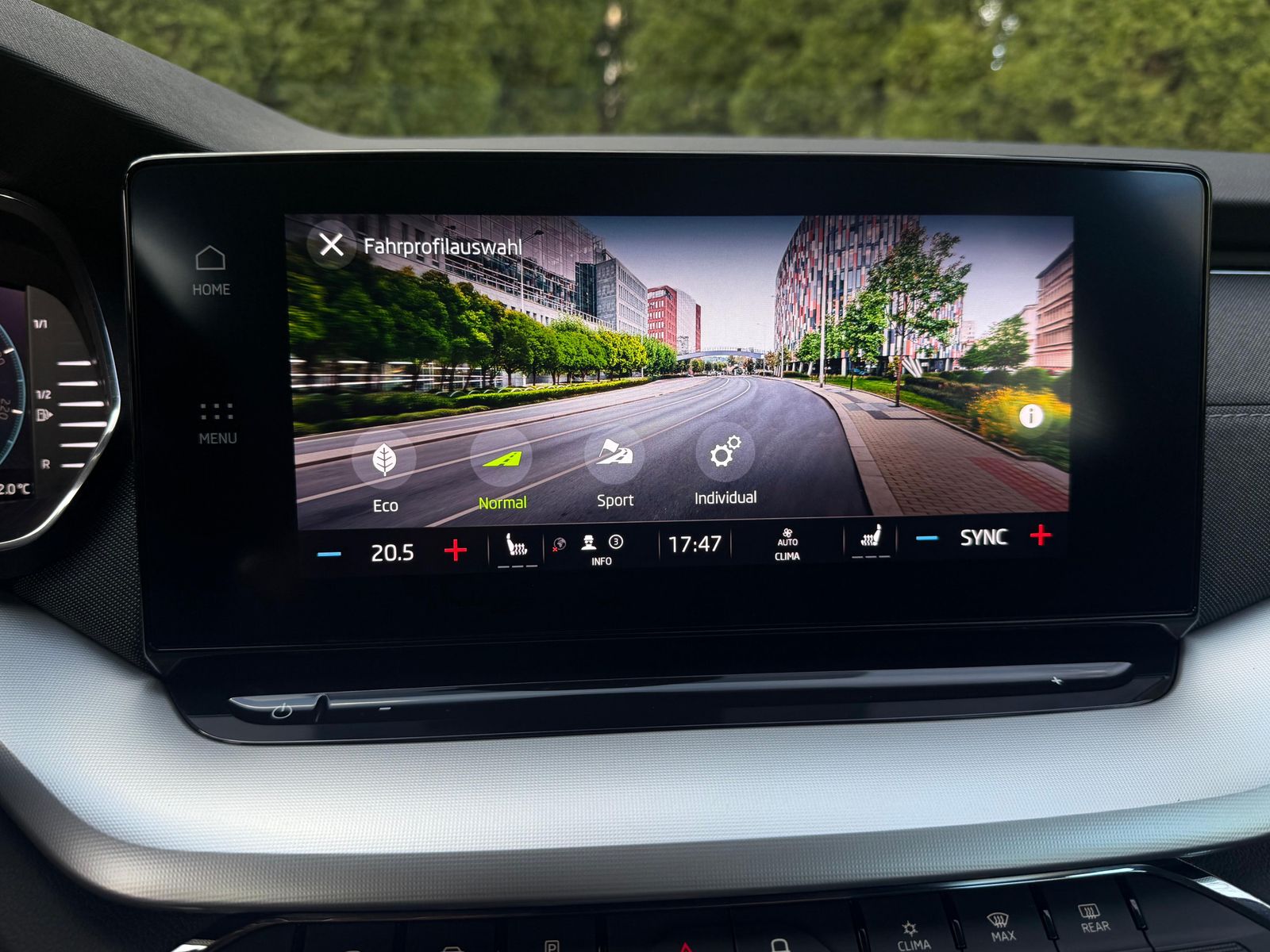 Fahrzeugabbildung SKODA Octavia 2.0 TDI DSG Style LED+KAM+SHZ+AMBI+CARPL