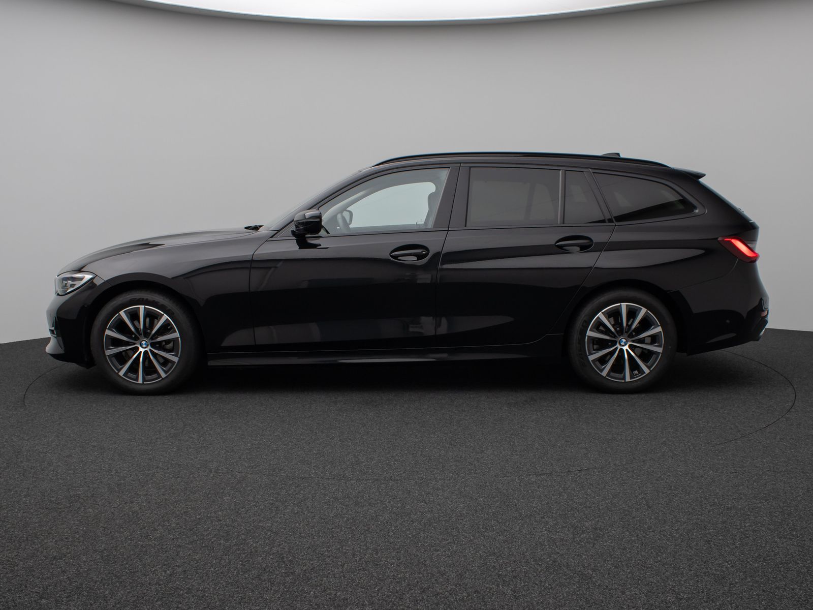 Fahrzeugabbildung BMW 320d  xD Sport Line Panorama Kamera HiFi Komfort