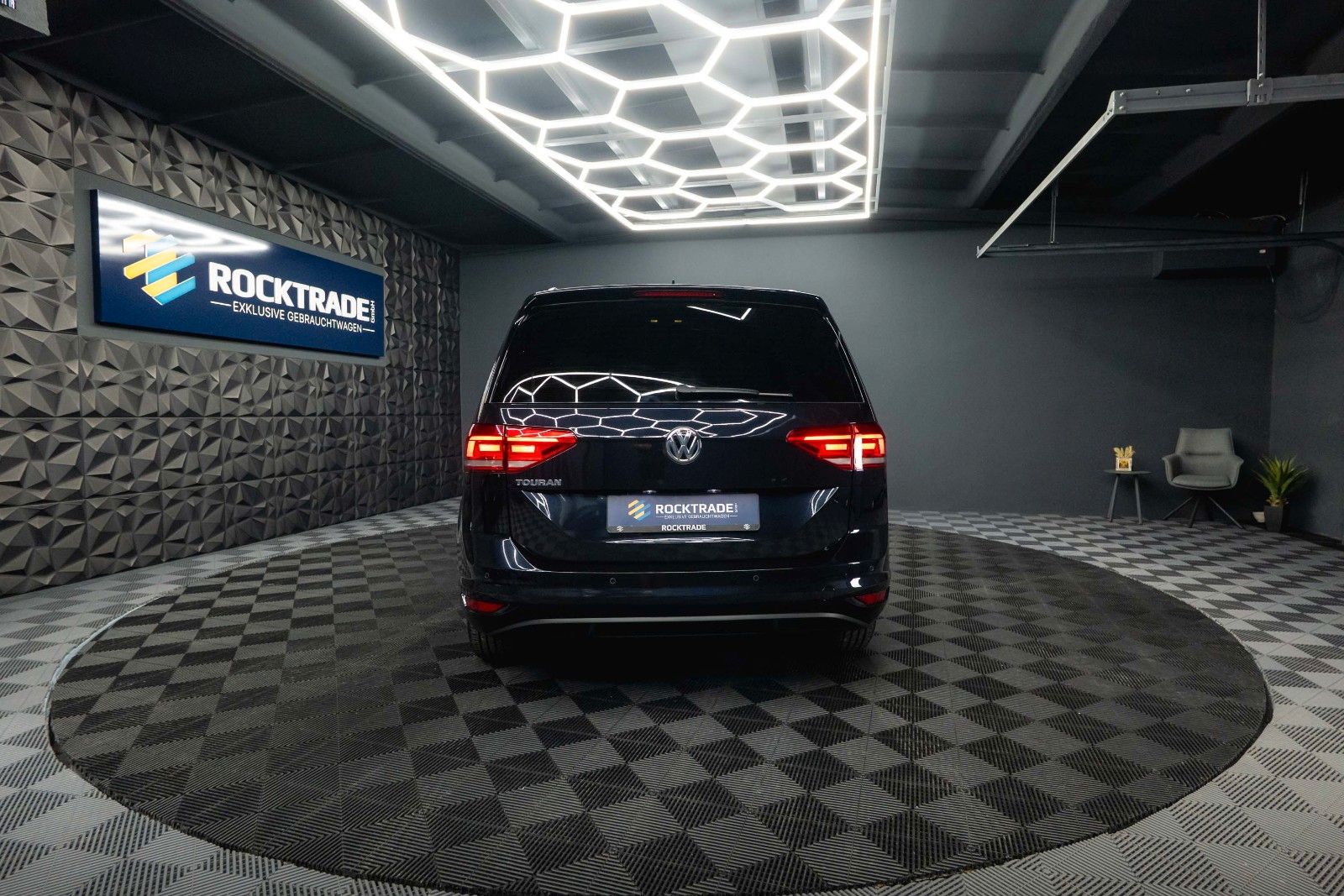 Fahrzeugabbildung Volkswagen Touran 1.6 Comfortline IQ.Drive | 7 Sitze | ACC