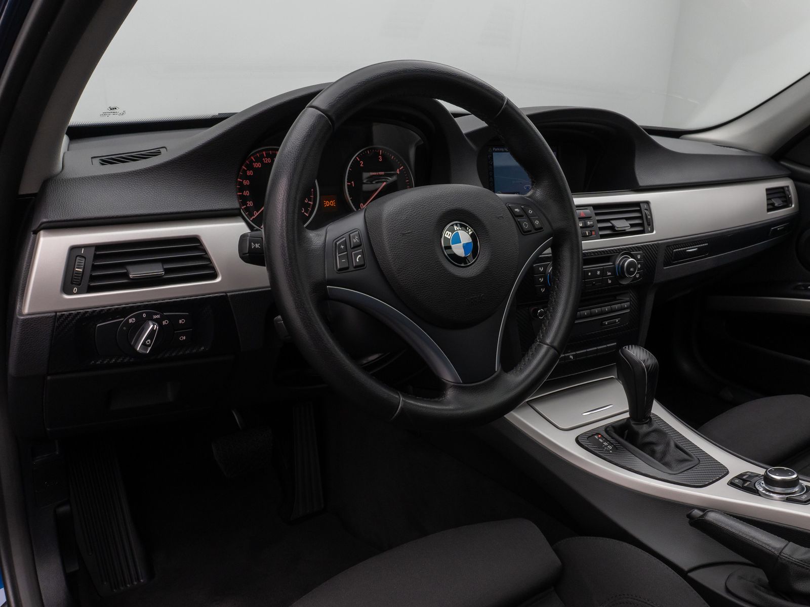 Fahrzeugabbildung BMW 320d PDC Navi Xenon Fernlichtassist Komfort AHK