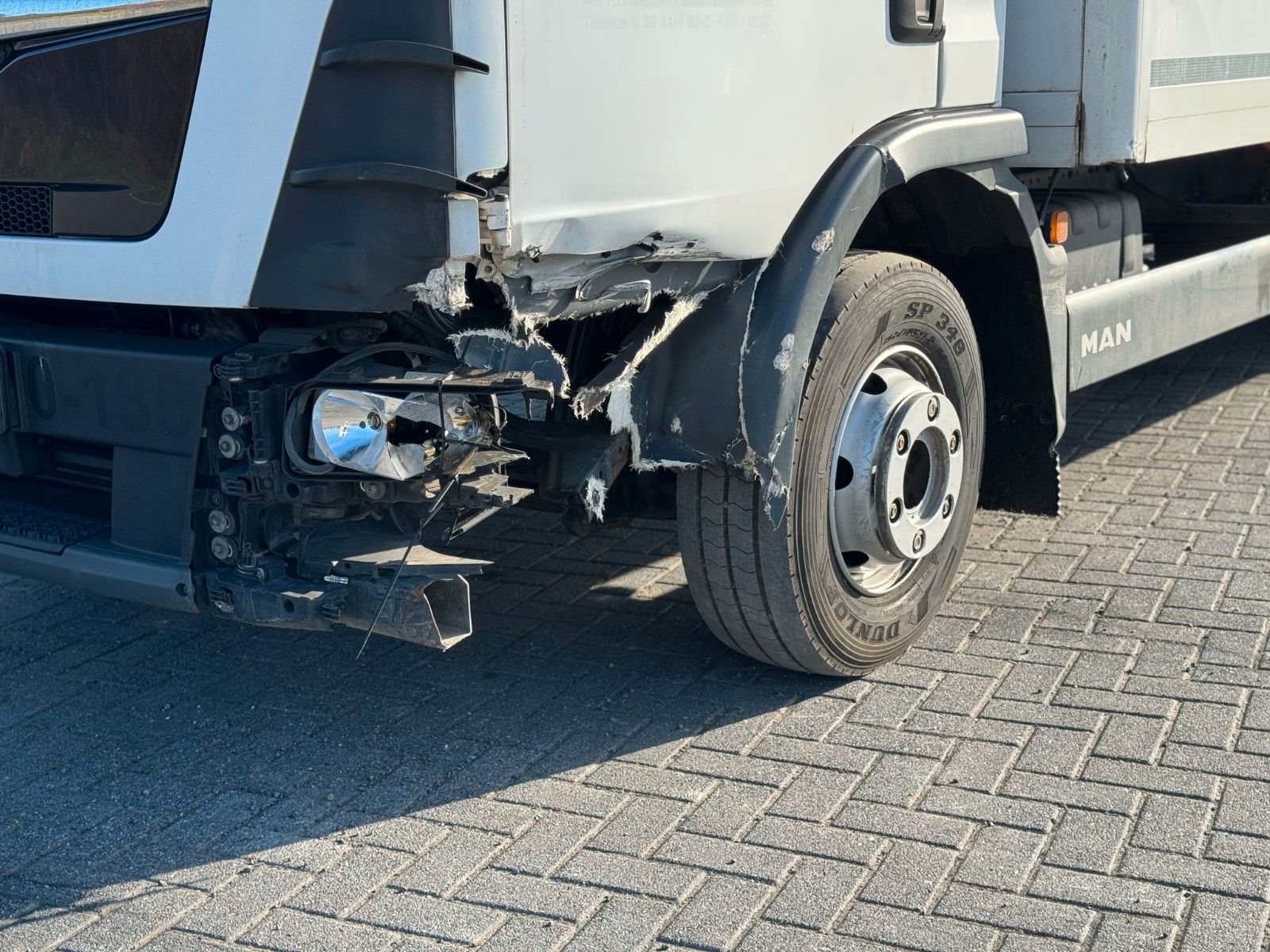 Fahrzeugabbildung MAN TGL 12.250 Koffer mit Ladebordwand AHK Seitentür