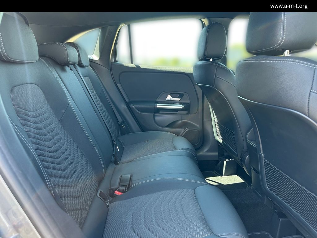 MERCEDES-BENZ GLA 200