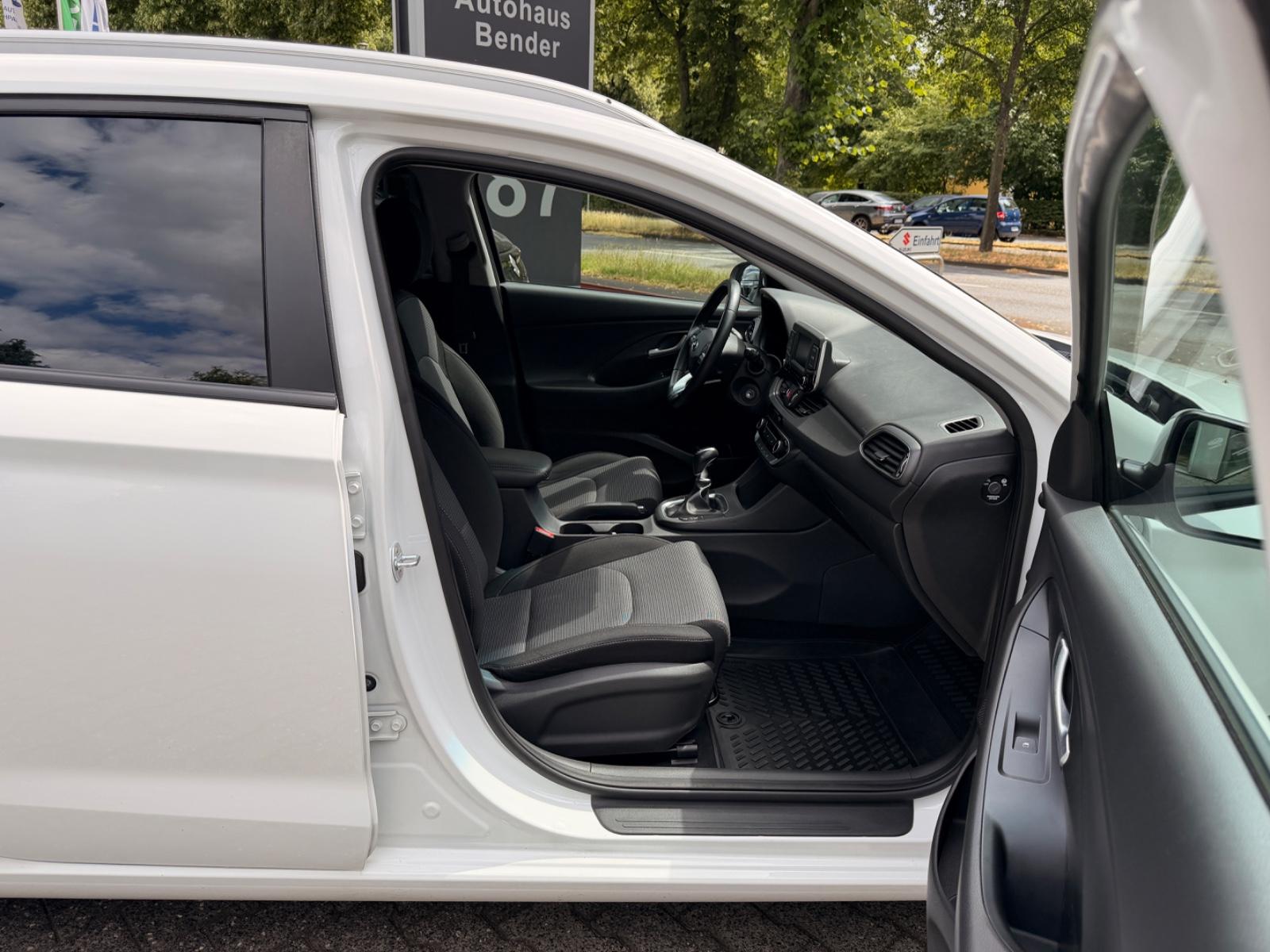 Hyundai i30 cw KLIMA TEMPOMAT SPUR BLUETOOTH LED PDC