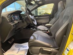 VW Golf  R-LINE DSG ACC PANO STANDHZG AHK GARANTIE