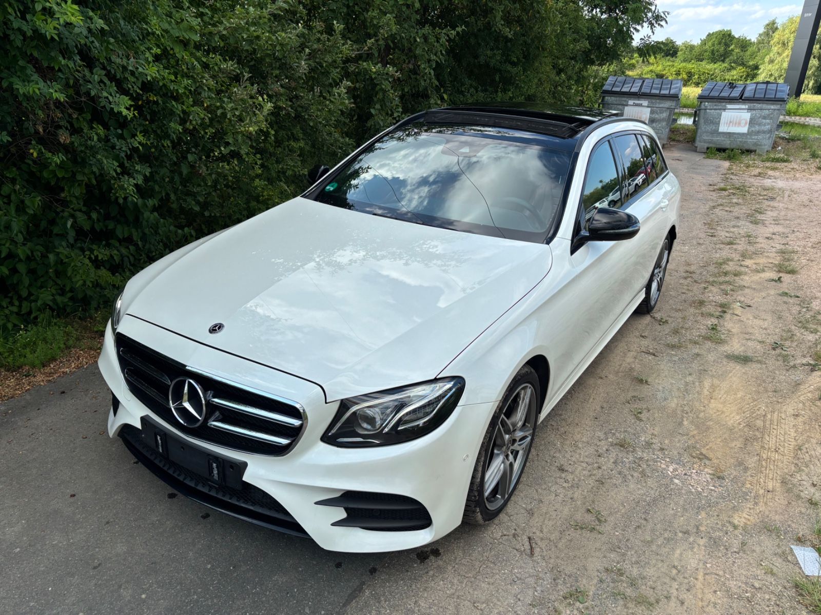 MERCEDES-BENZ E 220 d 4MATIC Burm/Multibeam/ AMG-Line