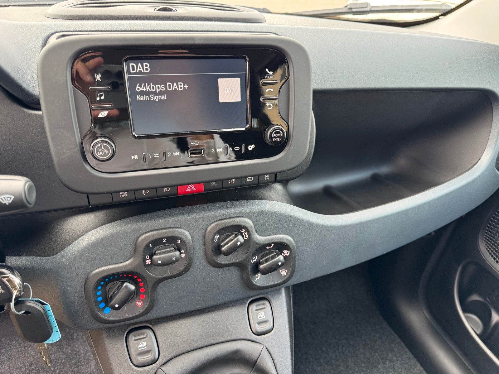 Fahrzeugabbildung Fiat Panda Pandina Hybrid 1.0 GSE 51kw (70PS) Gelb